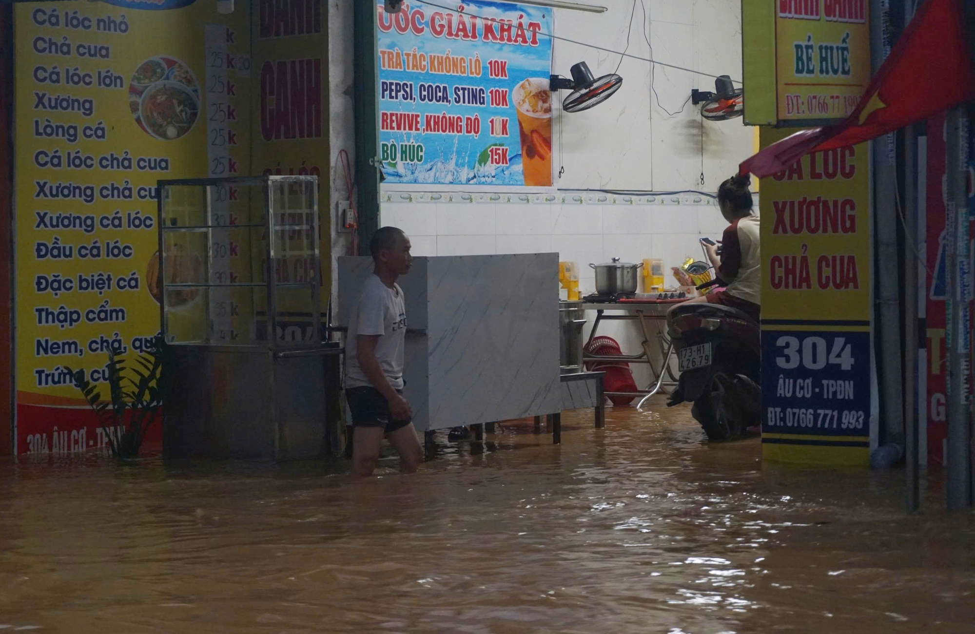 CLIP: Mưa lớn, xuất hiện hố sụp ở khu chung cư tại Đà Nẵng- Ảnh 7.