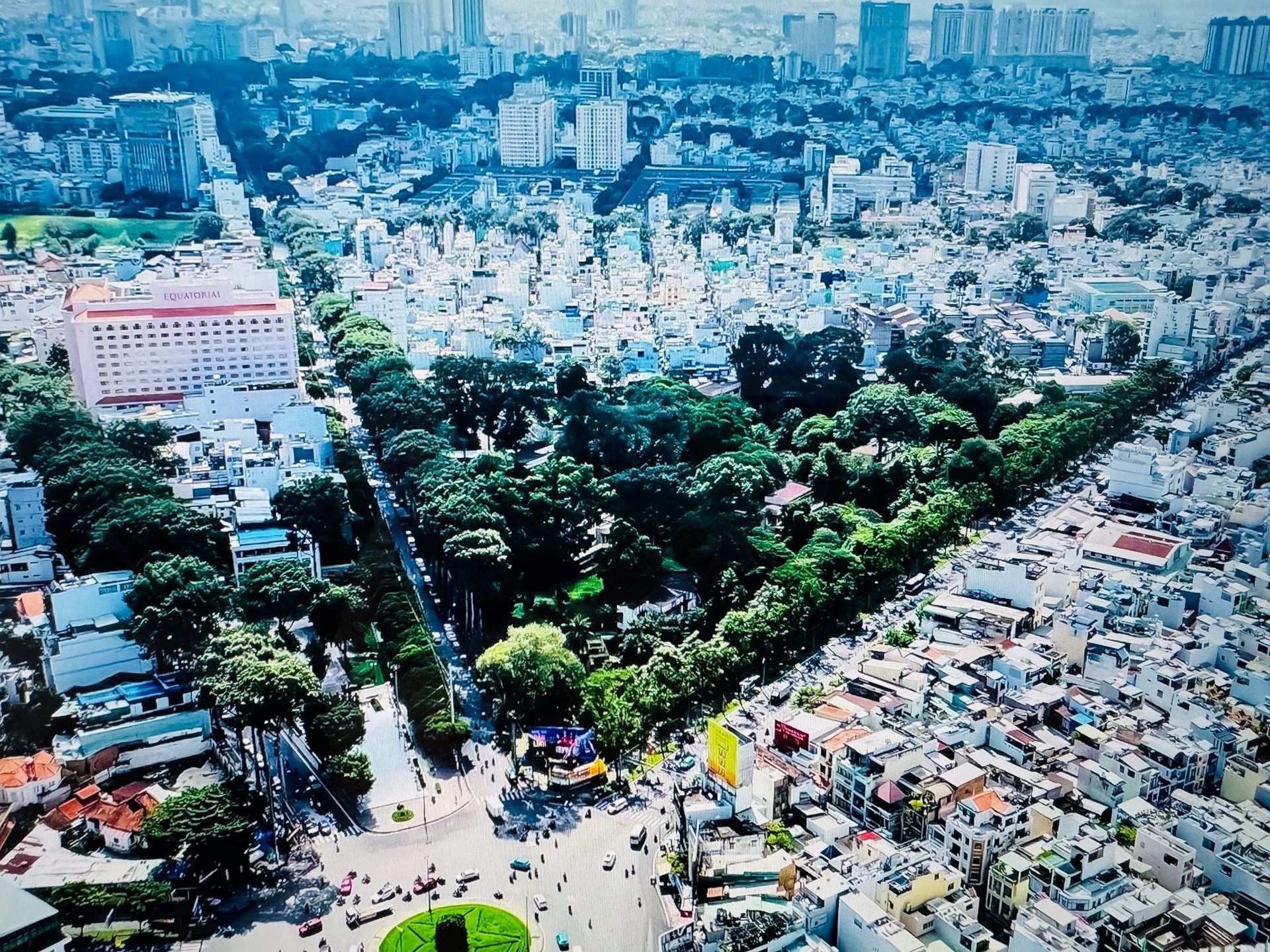 Chủ tịch TP HCM chỉ đạo bàn giao "đất vàng" số 1 Lý Thái Tổ cho Sun Group xây dựng công viên và đài tưởng niệm- Ảnh 1.