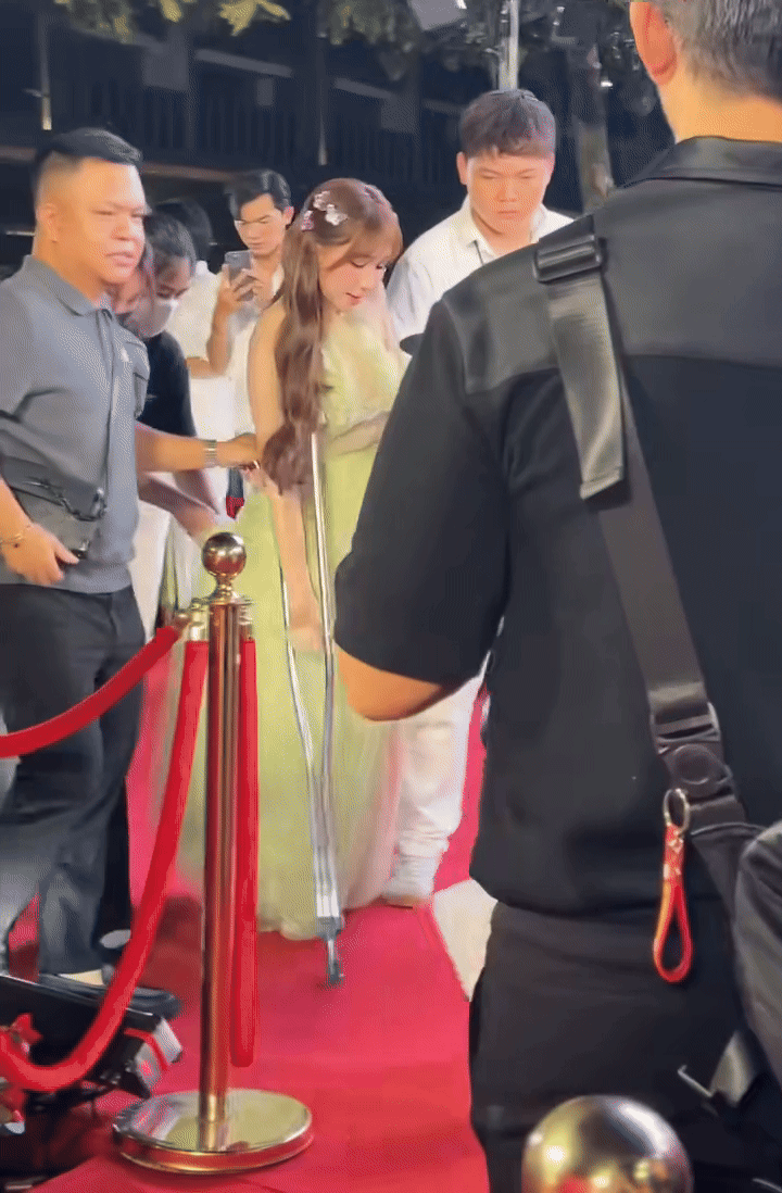 Hoà Minzy bị tai nạn, bé Bo phản ứng gây bất ngờ- Ảnh 7.