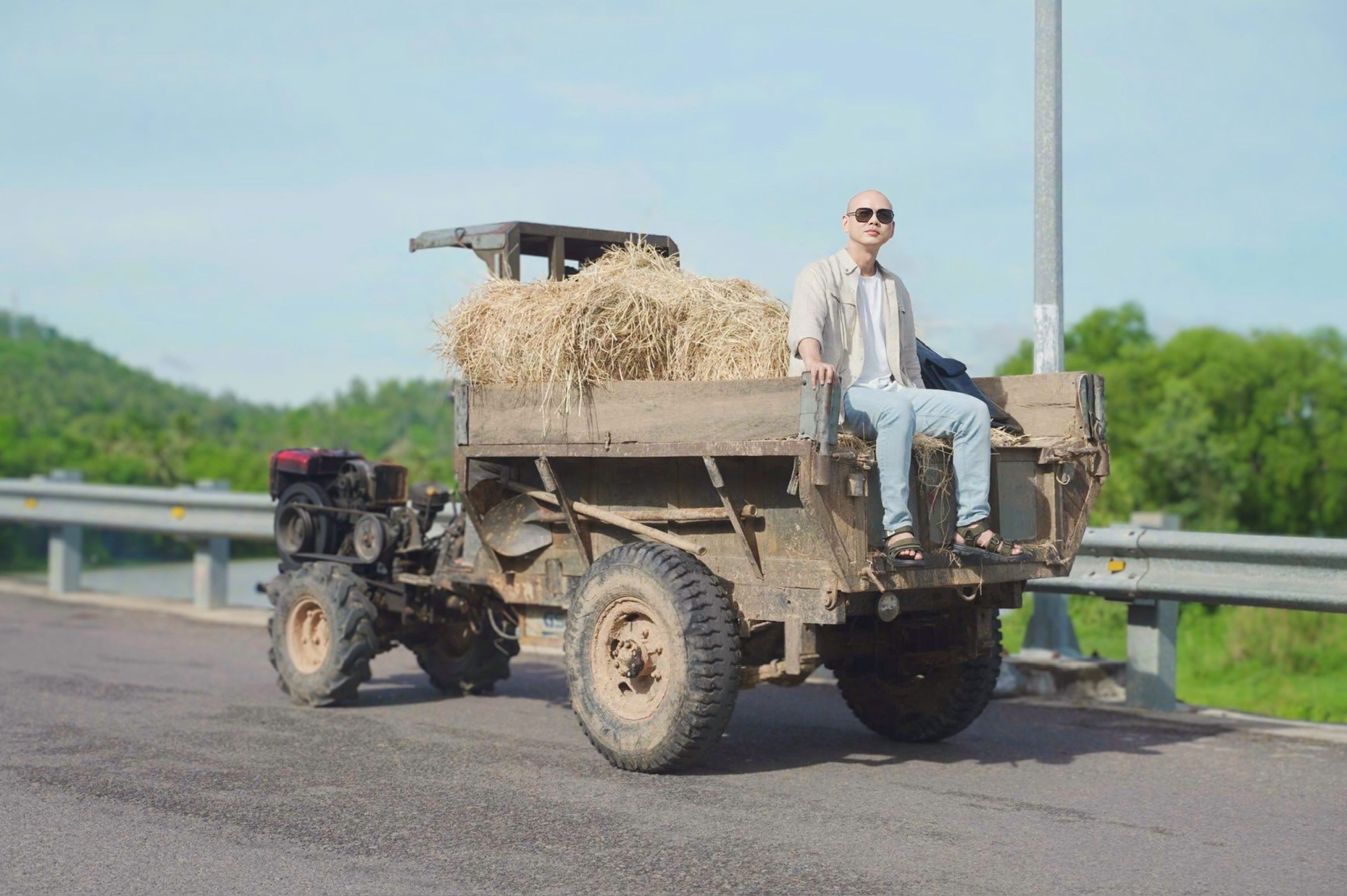 Phan Đinh Tùng mời vợ đóng chung MV mới- Ảnh 2.