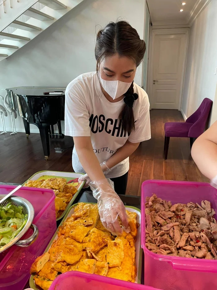 Trương Ngọc Ánh, Ngân 98, Quang Linh Vlogs bị bắt: Từ thiện không phải là cái phao cứu vãn tất cả- Ảnh 2. Trương Ngọc Ánh, Ngân 98, Quang Linh Vlogs bị bắt: Từ thiện không phải là cái phao cứu vãn tất cả- Ảnh 2.