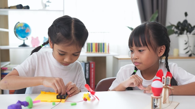 Thầy hiệu trưởng nói: Cha mẹ Thầy hiệu trưởng nói: Cha mẹ