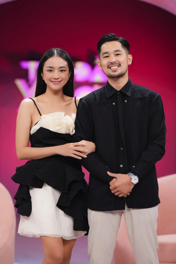 Sao Vbiz khóc nức nở khi con vừa chào đời đã bị ruột nằm ngoài bụng- Ảnh 2.