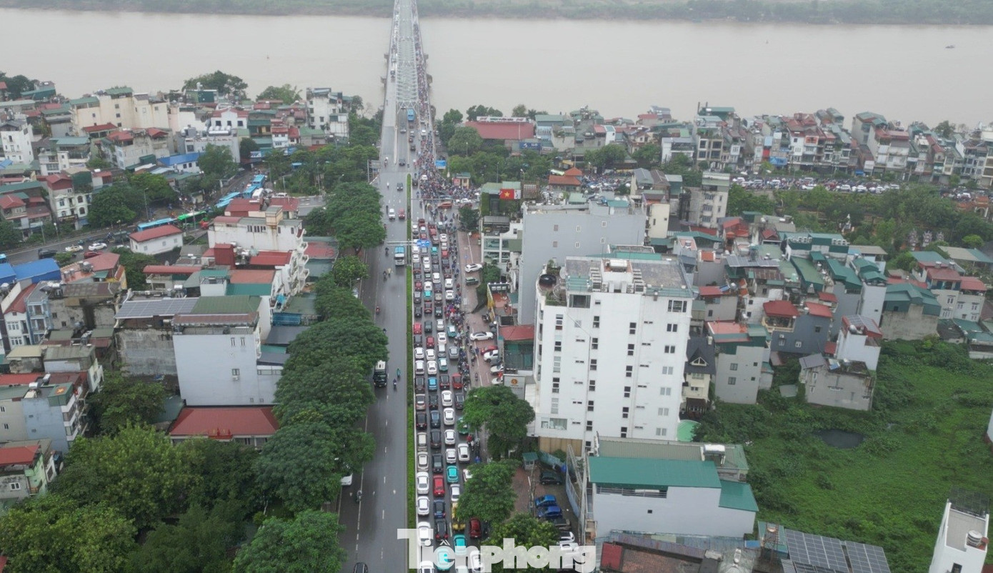 Ngày đầu cấm xe để sửa chữa cầu Long Biên: Ùn tắc kéo dài khắp cửa ngõ Hà Nội- Ảnh 7.