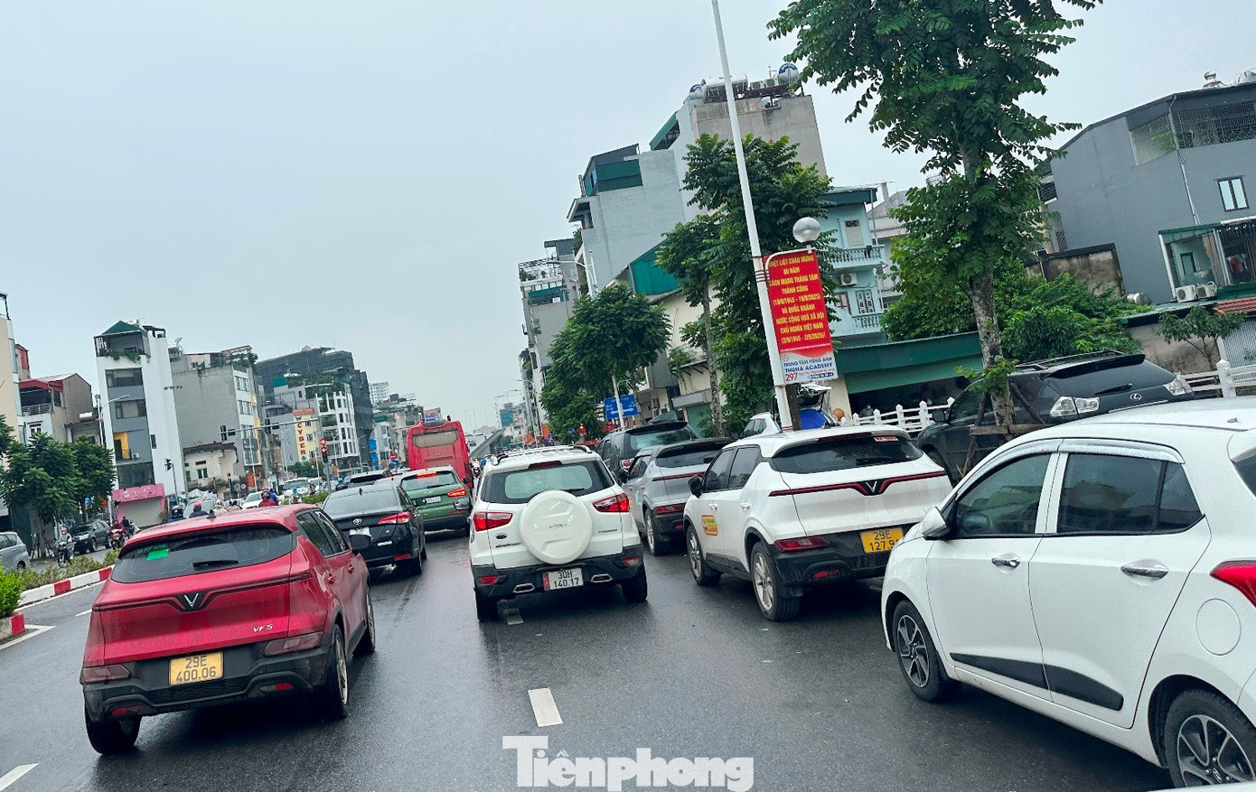 Ngày đầu cấm xe để sửa chữa cầu Long Biên: Ùn tắc kéo dài khắp cửa ngõ Hà Nội- Ảnh 8.
