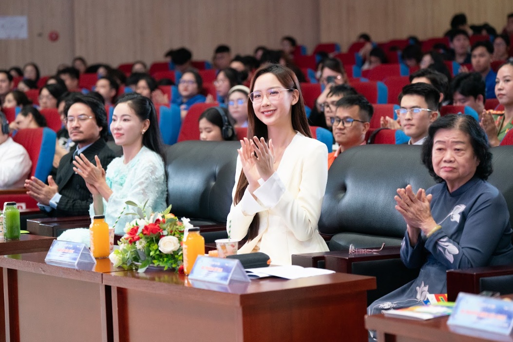 Hoa hậu Lê Nguyễn Bảo Ngọc có công bố mới ở tuổi 24- Ảnh 5.