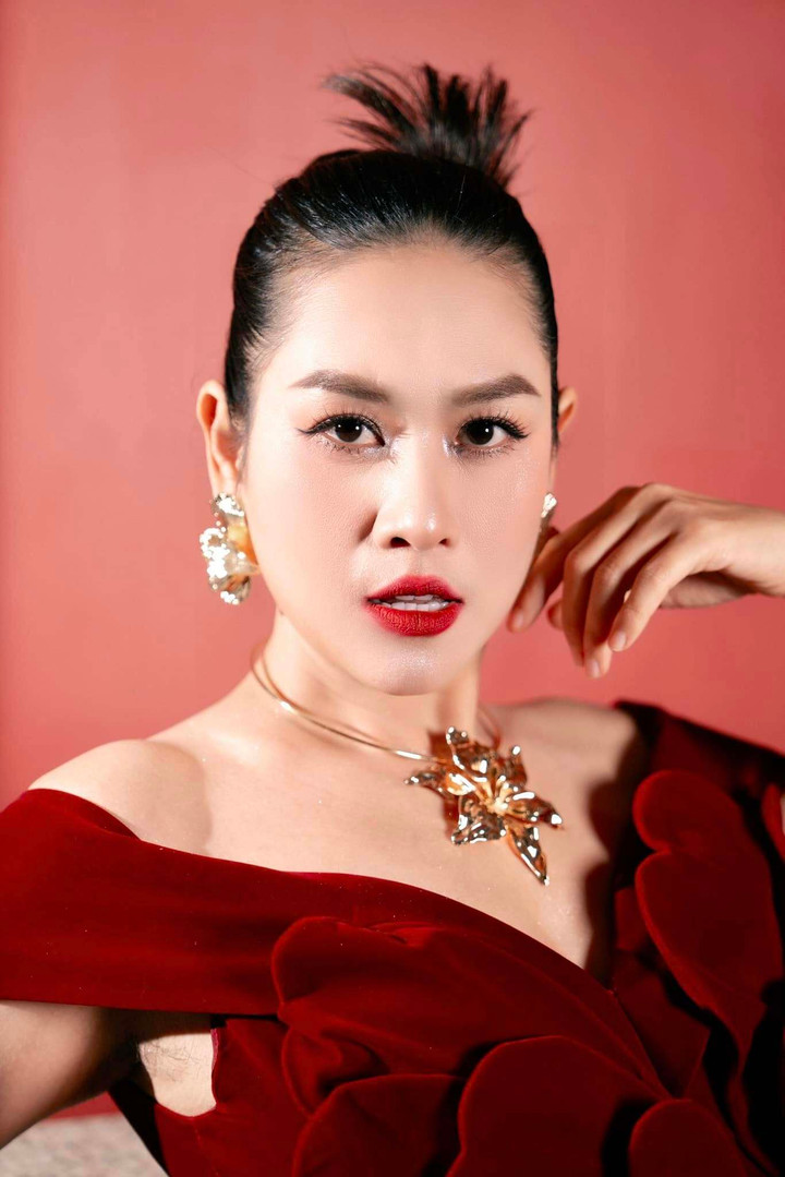 Đời thực trái ngược của 3 cô sinh viên trong phim 'Phía trước là bầu trời'- Ảnh 4.