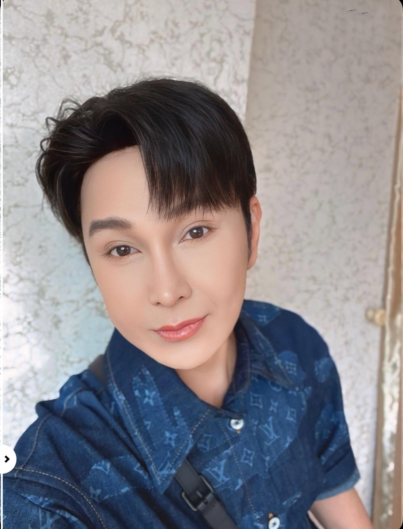 Nam NSƯT 53 tuổi được vợ đại gia sinh con cho, đón về ở biệt thự 200 tỷ đồng, yêu hết lòng mặc gièm pha- Ảnh 1. Nam NSƯT 53 tuổi được vợ đại gia sinh con cho, đón về ở biệt thự 200 tỷ đồng, yêu hết lòng mặc gièm pha- Ảnh 1.