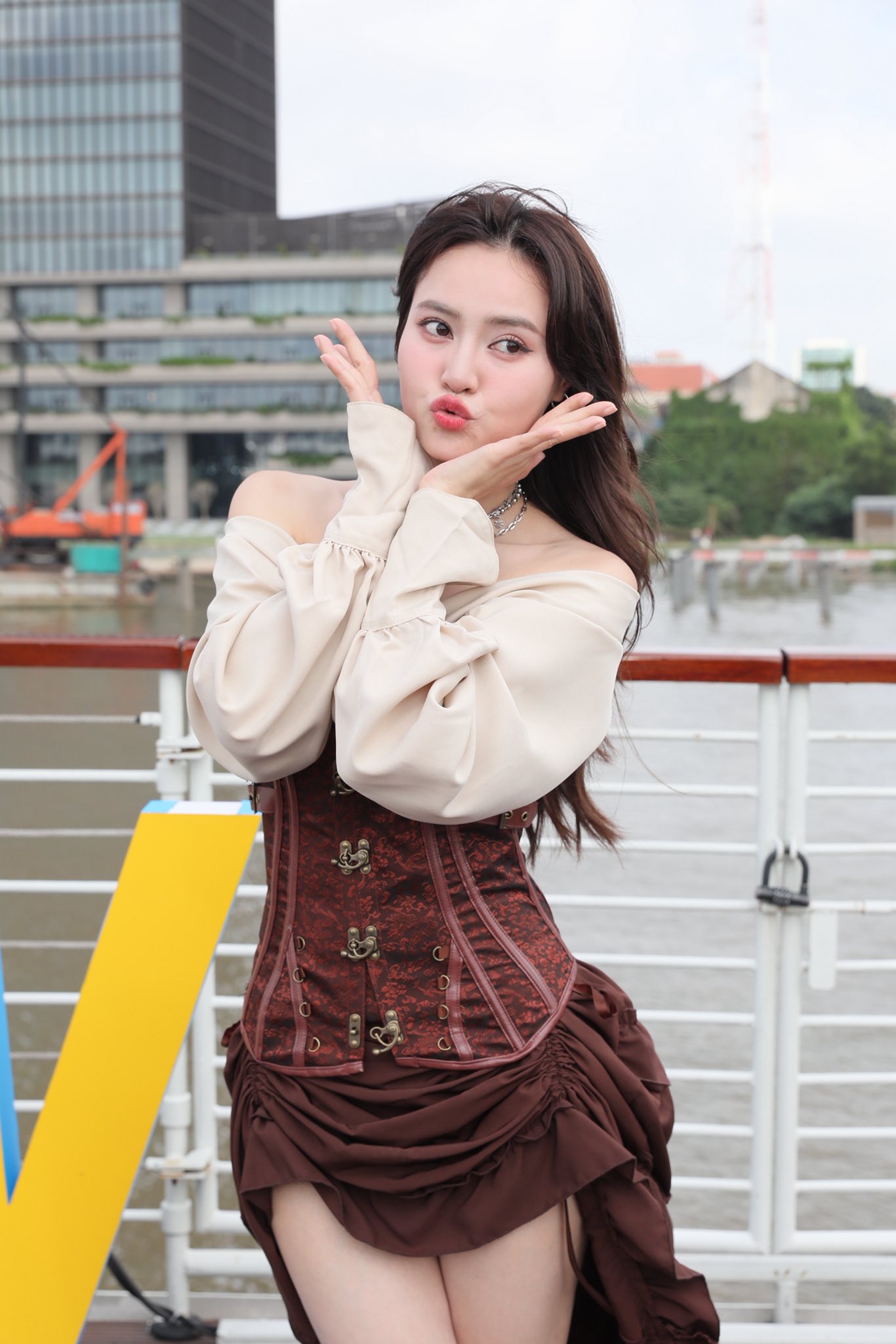 Mỹ nhân Việt duy nhất đóng chính phim Hàn: Người đâu đẹp điên đảo, không làm minh tinh thì làm gì- Ảnh 7. Mỹ nhân Việt duy nhất đóng chính phim Hàn: Người đâu đẹp điên đảo, không làm minh tinh thì làm gì- Ảnh 7.