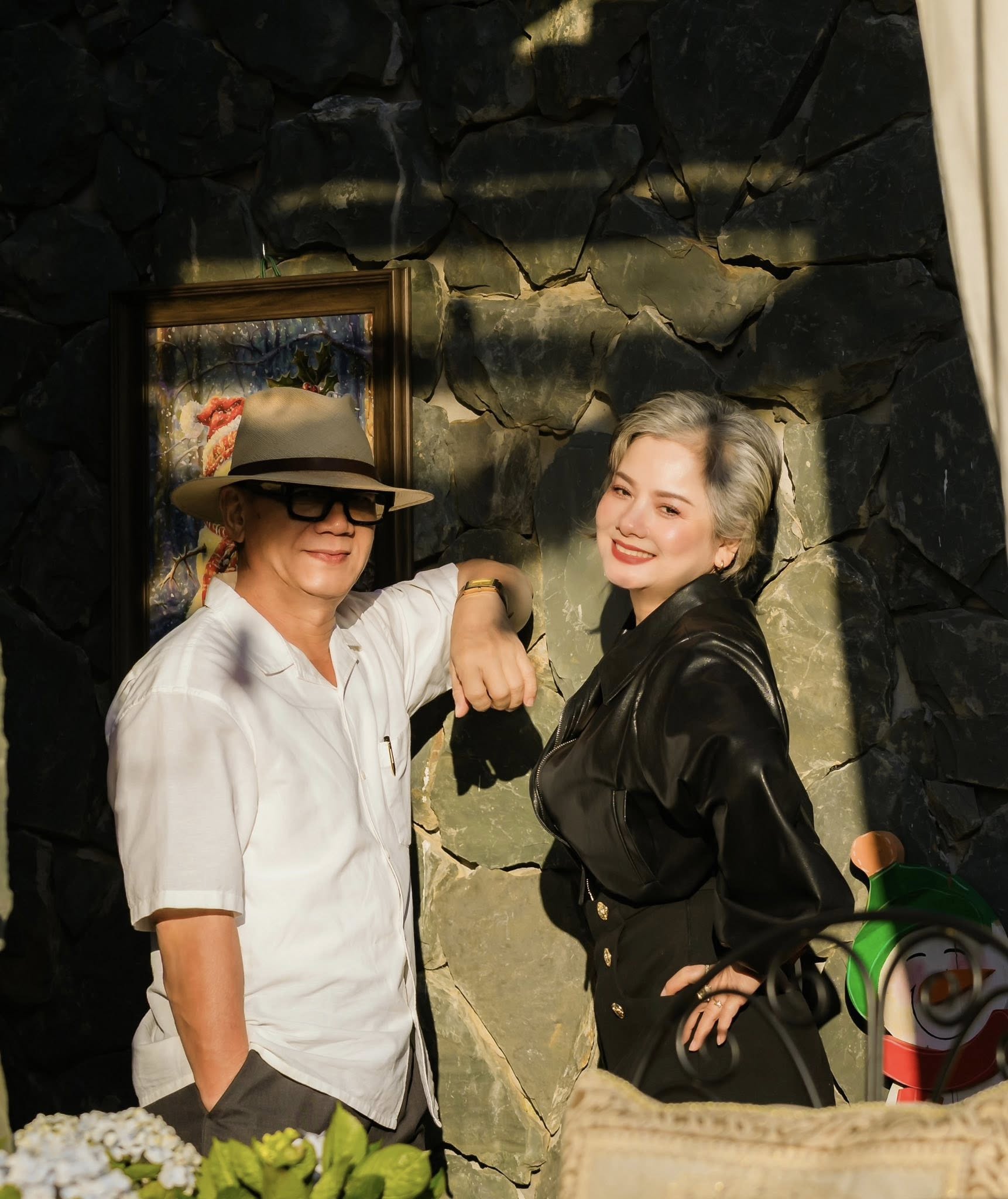 Nữ Đại tá là NSND tóc bạc trắng vẫn đẹp tỏa sáng khi ở bên chồng tài tử, cái nắm tay cũng gây chú ý- Ảnh 4.