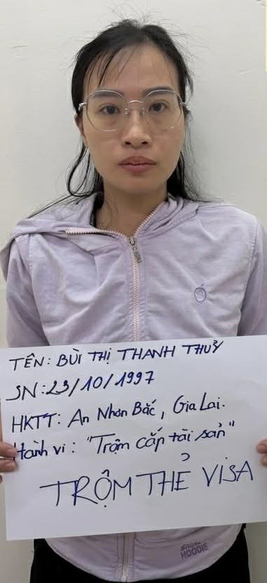 Nữ quản lý nhà hàng ở Phú Mỹ Hưng "phù phép" thẻ tín dụng của khách để mua iPhone 16- Ảnh 1.