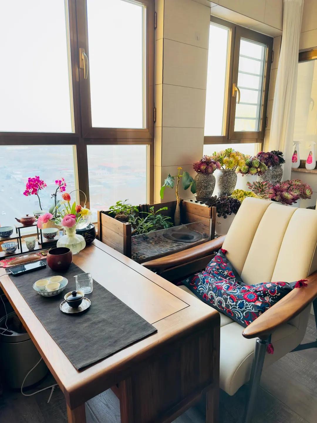 Ban công 5㎡ biến thành phòng trà phong cách Thiền, view toàn cảnh đẹp đến mức khiến hàng xóm phải dừng lại trầm trồ- Ảnh 3.