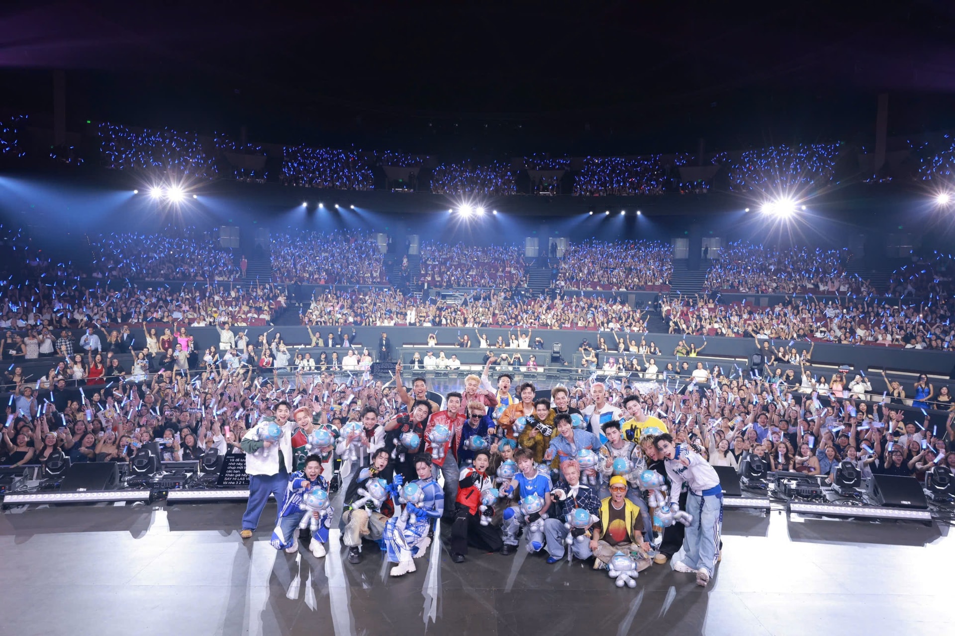 “Kim chủ” của những cú viral: Khi ngân hàng cũng “thắp lửa” sân khấu, ai đang làm chủ cuộc chơi giải trí triệu đô?- Ảnh 9. “Kim chủ” của những cú viral: Khi ngân hàng cũng “thắp lửa” sân khấu, ai đang làm chủ cuộc chơi giải trí triệu đô?- Ảnh 9.