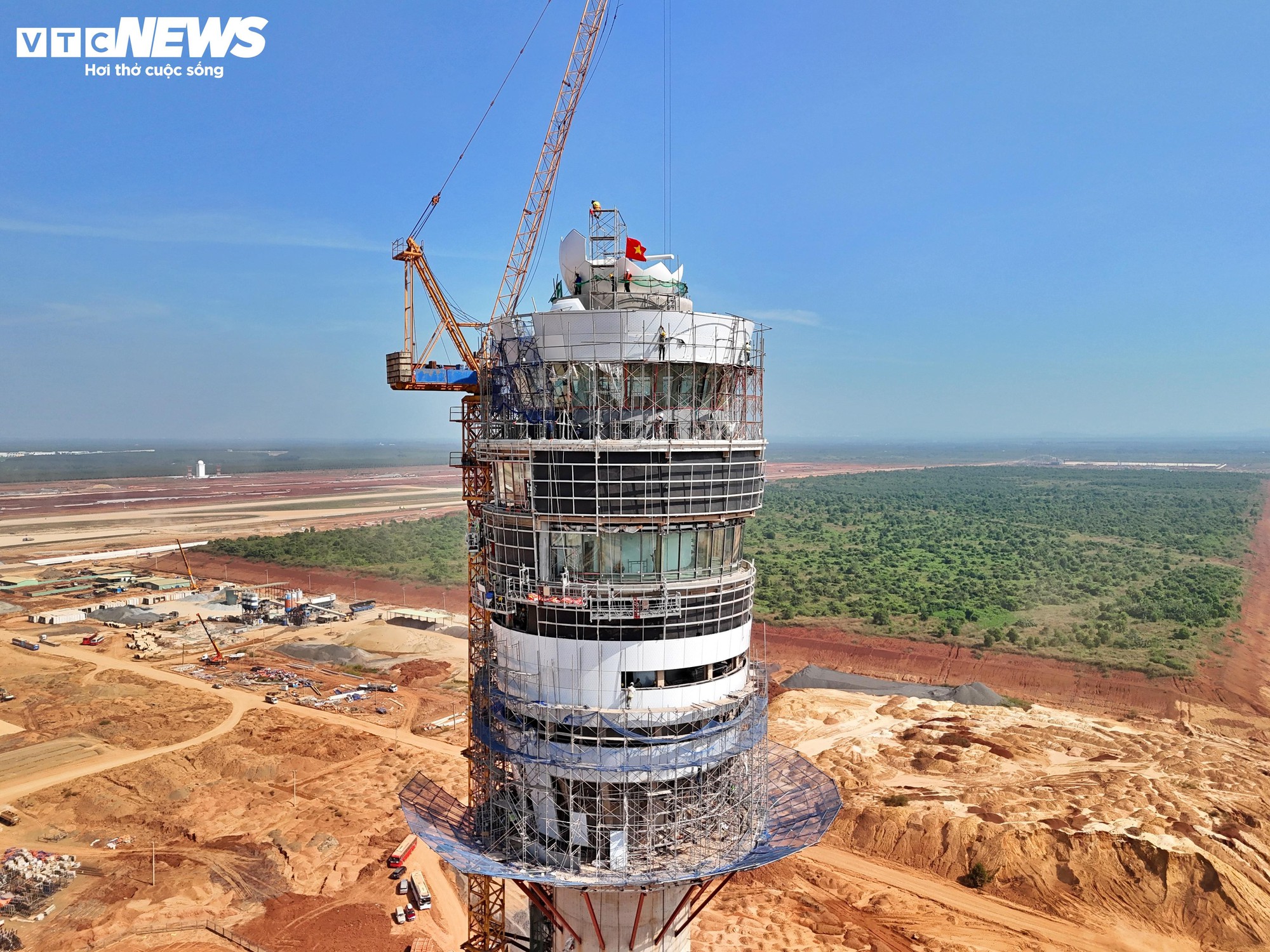 Cận cảnh 'búp sen thép' 3.500 tỷ đồng ở sân bay Long Thành đang tăng tốc về đích- Ảnh 3.