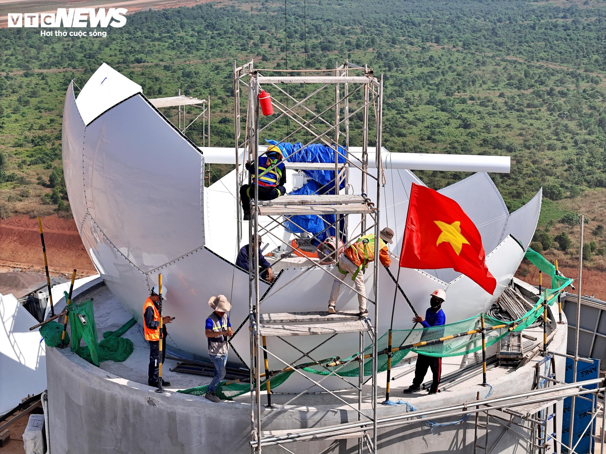 Cận cảnh 'búp sen thép' 3.500 tỷ đồng ở sân bay Long Thành đang tăng tốc về đích- Ảnh 5.