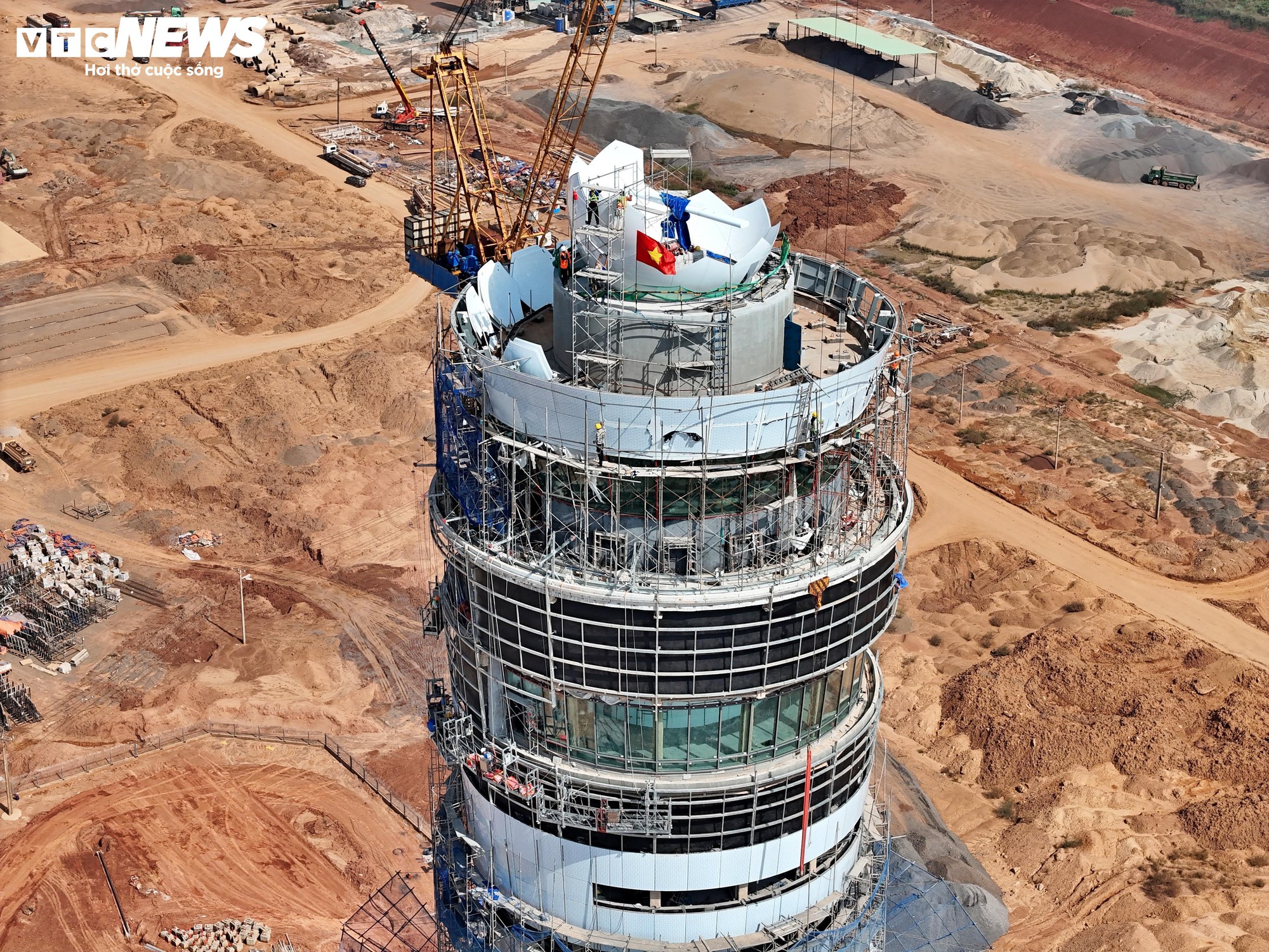 Cận cảnh 'búp sen thép' 3.500 tỷ đồng ở sân bay Long Thành đang tăng tốc về đích- Ảnh 8.