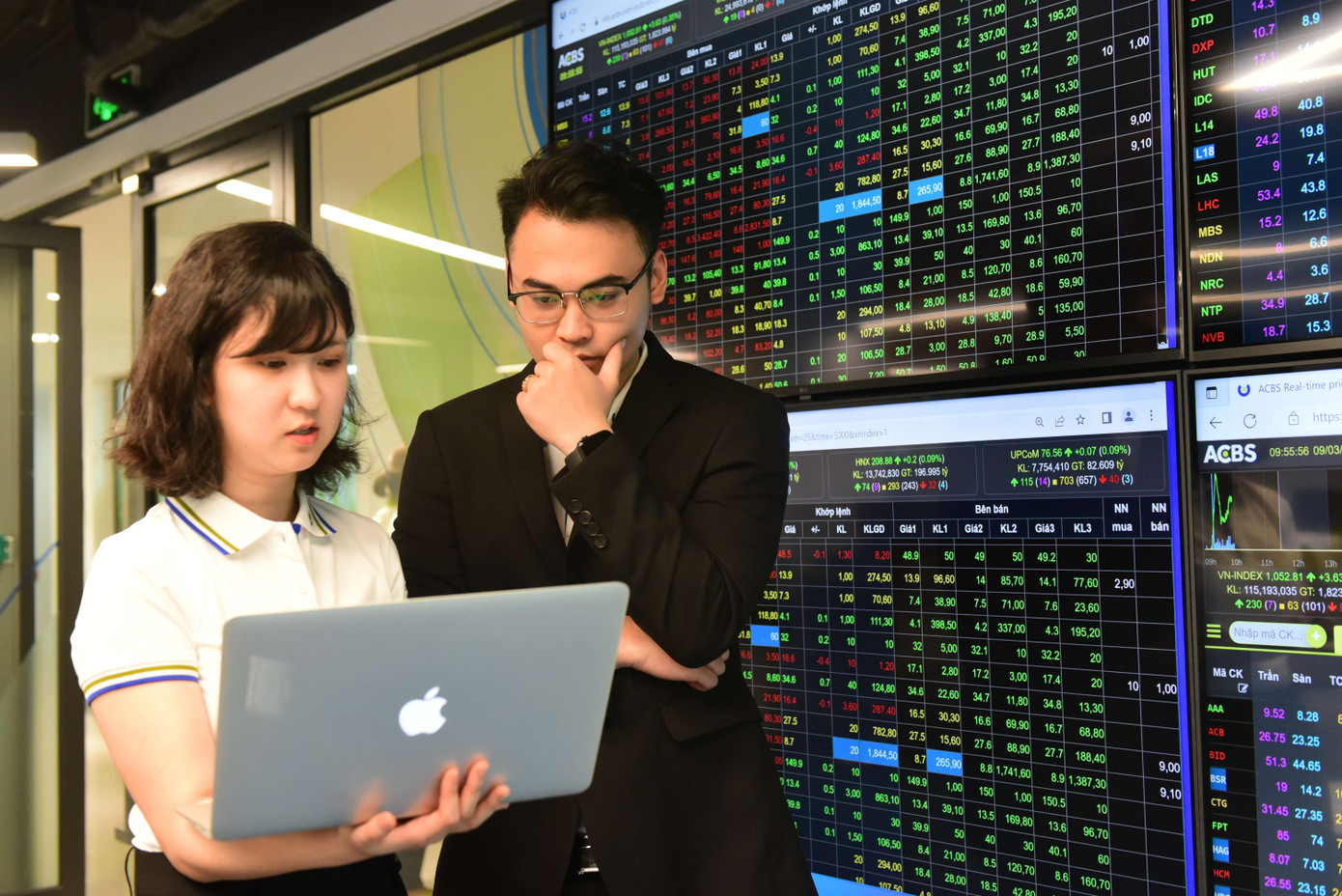 Bước vào tháng cuối năm, chứng khoán có 'dễ thở'?- Ảnh 1.