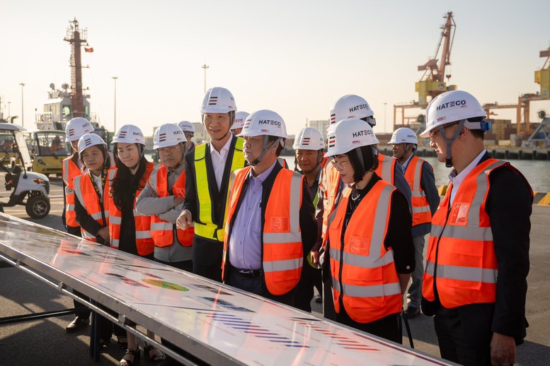 Phó Chủ tịch Quốc hội Lê Minh Hoan thăm mô hình cảng biển 'xanh, thông minh' tại Hải Phòng- Ảnh 2.