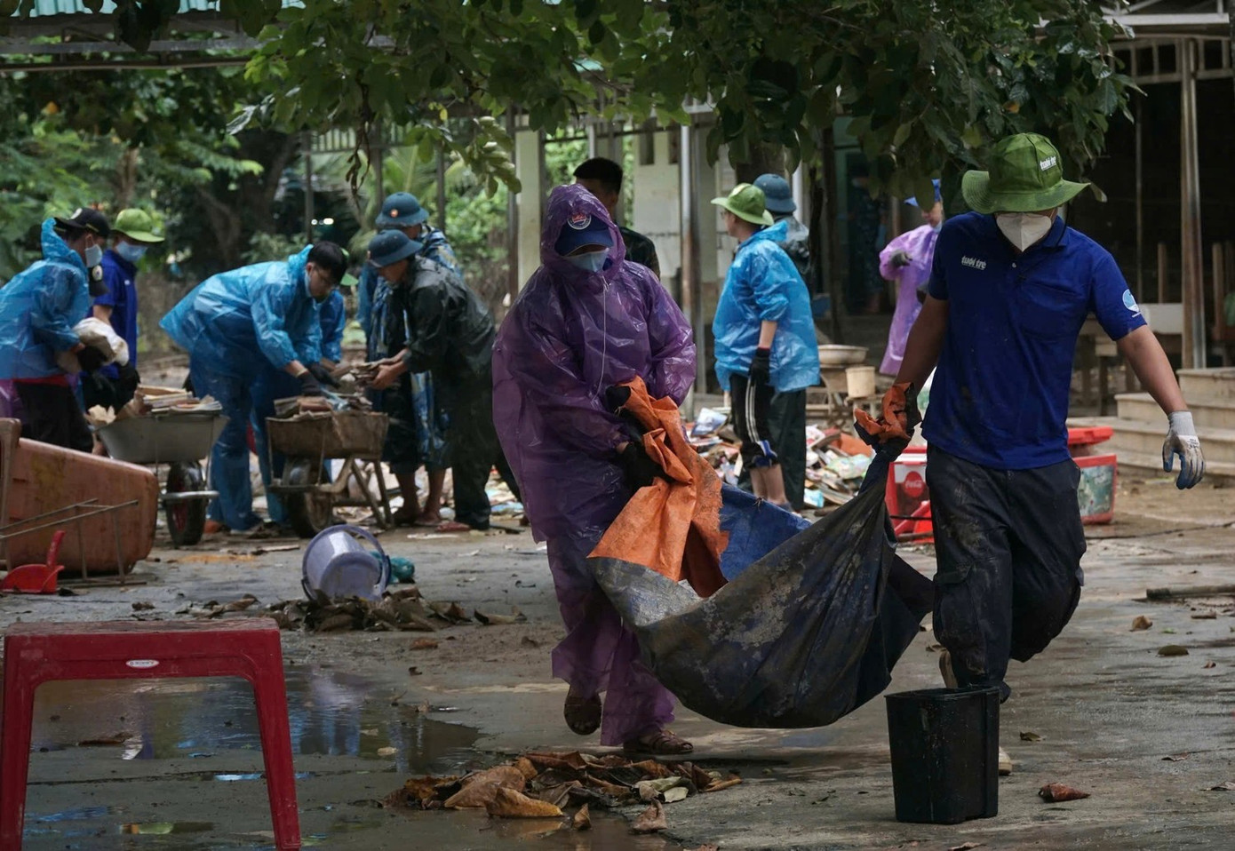 Mạo danh hỗ trợ bão lũ, chiêu lừa đảo mới nhắm thẳng vào sinh viên- Ảnh 1.