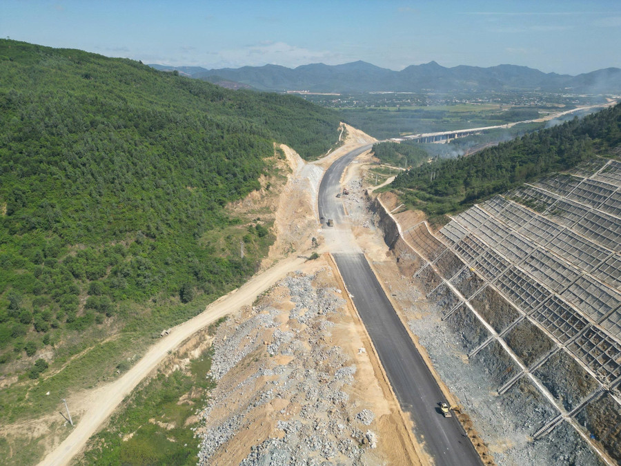 Giám đốc doanh nghiệp thi công đường cao tốc Quy Nhơn – Chí Thạnh bị truy đuổi, hành hung- Ảnh 1. Giám đốc doanh nghiệp thi công đường cao tốc Quy Nhơn – Chí Thạnh bị truy đuổi, hành hung- Ảnh 1.