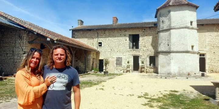 Chi hơn 4 tỷ đồng mua ngôi làng bỏ hoang 50 năm để cải tạo thành khu nghỉ dưỡng- Ảnh 1.