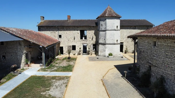 Chi hơn 4 tỷ đồng mua ngôi làng bỏ hoang 50 năm để cải tạo thành khu nghỉ dưỡng- Ảnh 6.