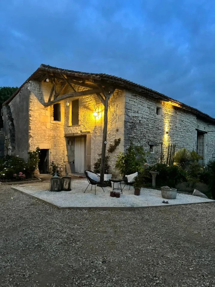 Chi hơn 4 tỷ đồng mua ngôi làng bỏ hoang 50 năm để cải tạo thành khu nghỉ dưỡng- Ảnh 7.