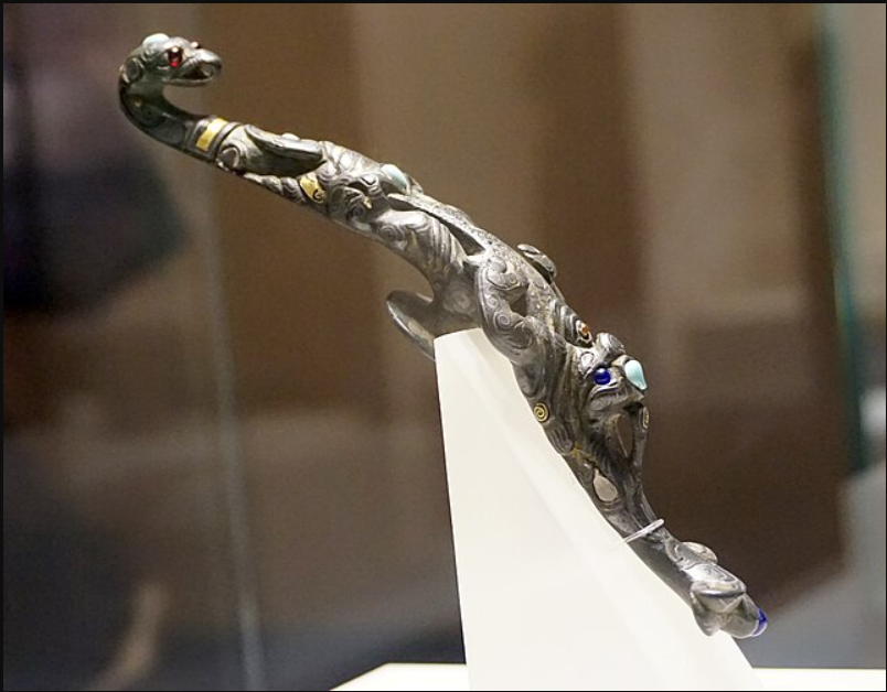 Người nông dân bất ngờ đào được con rắn đen mắt đỏ, chuyên gia một mực khẳng định là rồng: Sự thực là gì?- Ảnh 1. Người nông dân bất ngờ đào được con rắn đen mắt đỏ, chuyên gia một mực khẳng định là rồng: Sự thực là gì?- Ảnh 1.