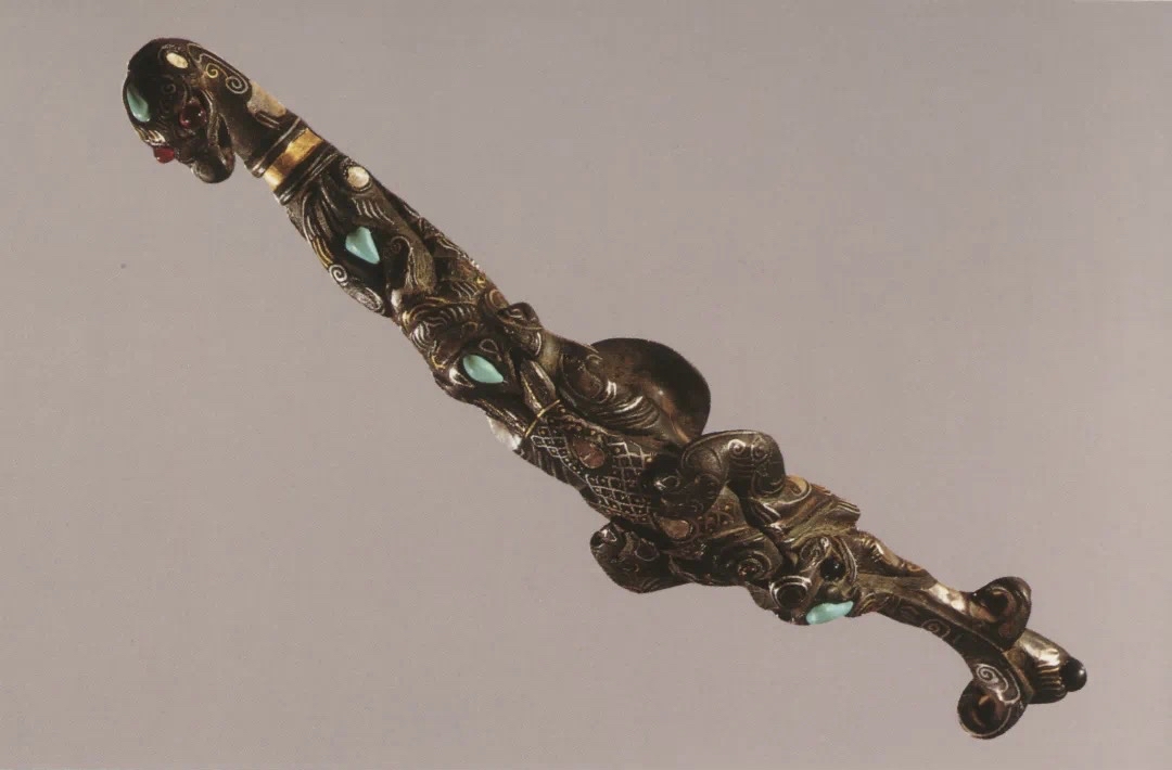 Người nông dân bất ngờ đào được con rắn đen mắt đỏ, chuyên gia một mực khẳng định là rồng: Sự thực là gì?- Ảnh 2. Người nông dân bất ngờ đào được con rắn đen mắt đỏ, chuyên gia một mực khẳng định là rồng: Sự thực là gì?- Ảnh 2.