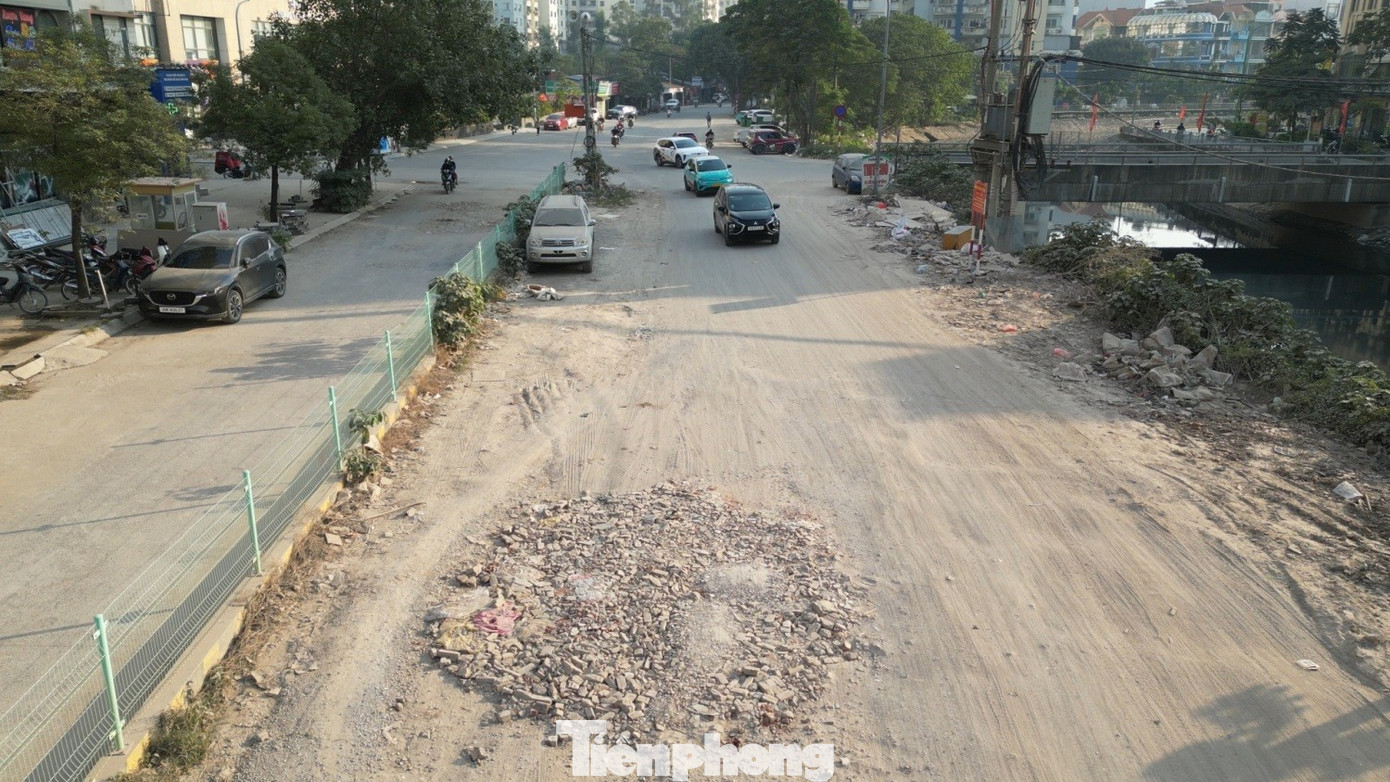 Bắt đầu sửa chữa tuyến đường 'đau khổ' giữa trung tâm Hà Nội- Ảnh 4.