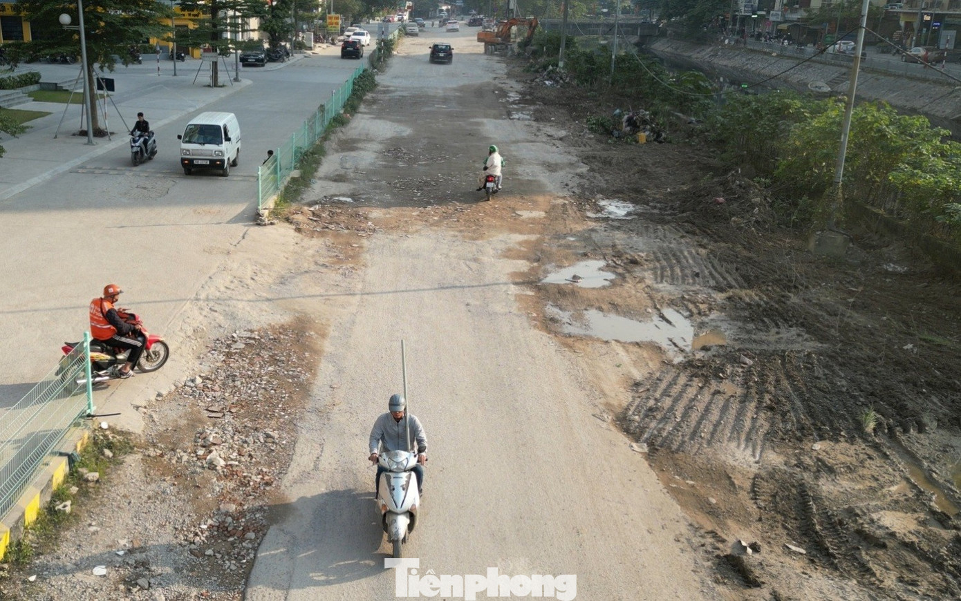 Bắt đầu sửa chữa tuyến đường 'đau khổ' giữa trung tâm Hà Nội- Ảnh 5.