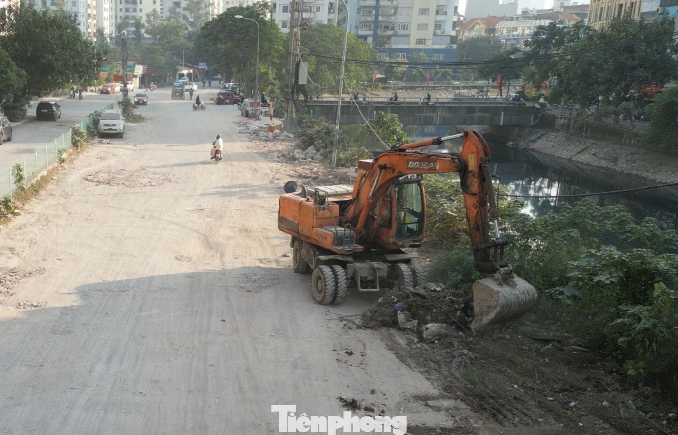 Bắt đầu sửa chữa tuyến đường 'đau khổ' giữa trung tâm Hà Nội- Ảnh 7.