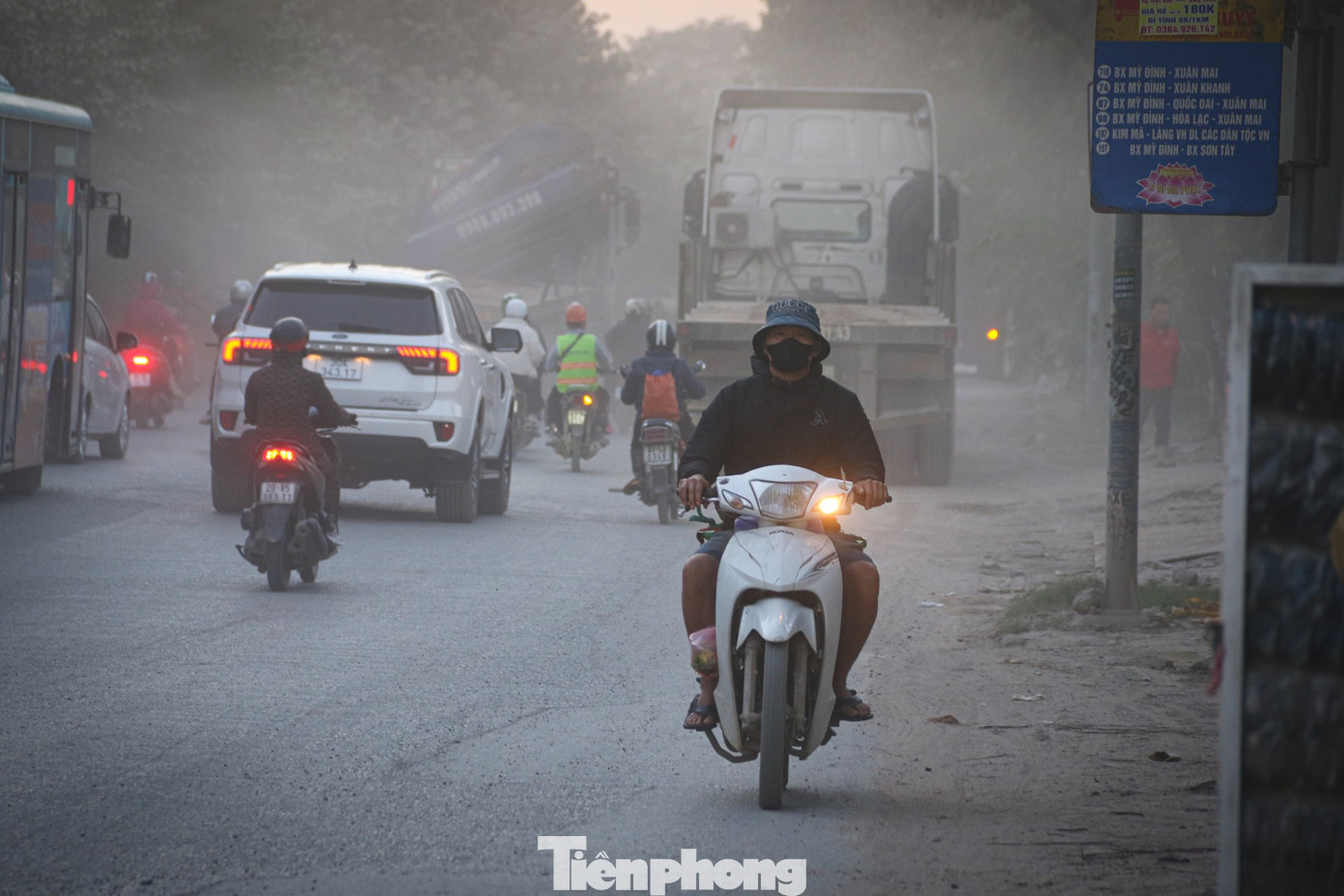 'Con đường bụi' cửa ngõ Hà Nội: Xe cộ chen chúc, dân kêu trời- Ảnh 7.