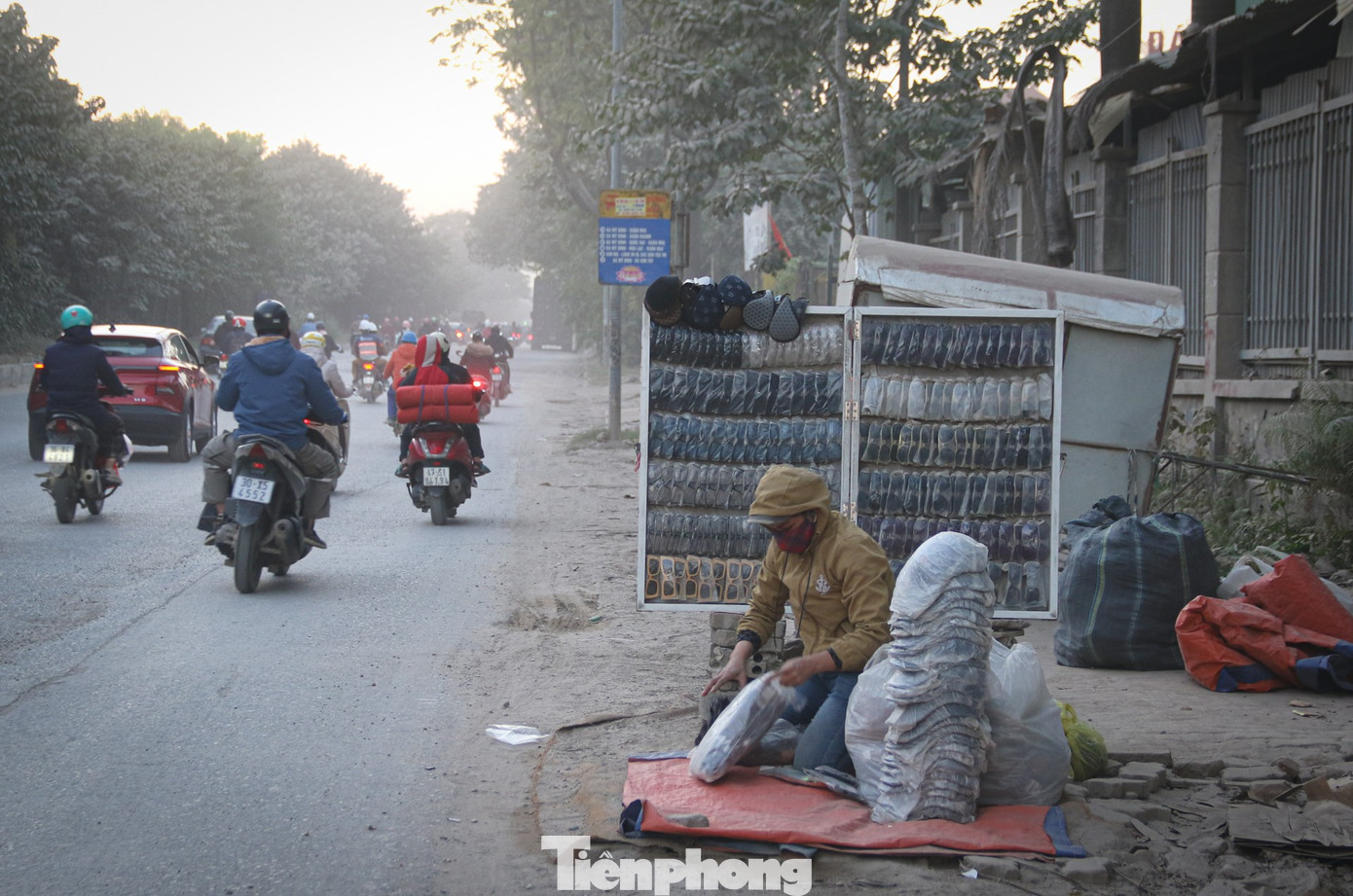'Con đường bụi' cửa ngõ Hà Nội: Xe cộ chen chúc, dân kêu trời- Ảnh 13.