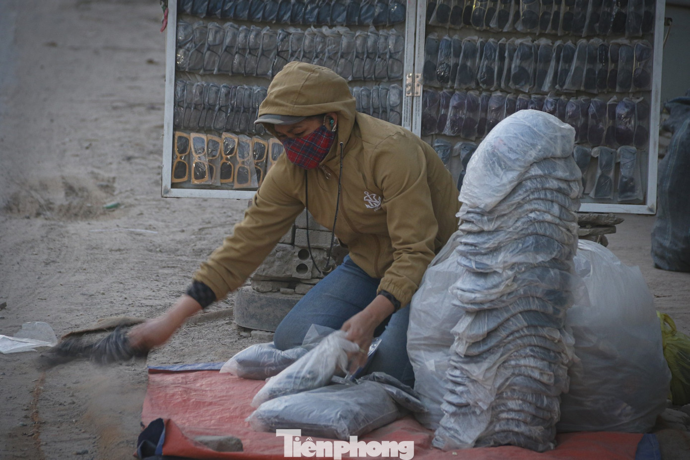 'Con đường bụi' cửa ngõ Hà Nội: Xe cộ chen chúc, dân kêu trời- Ảnh 6.