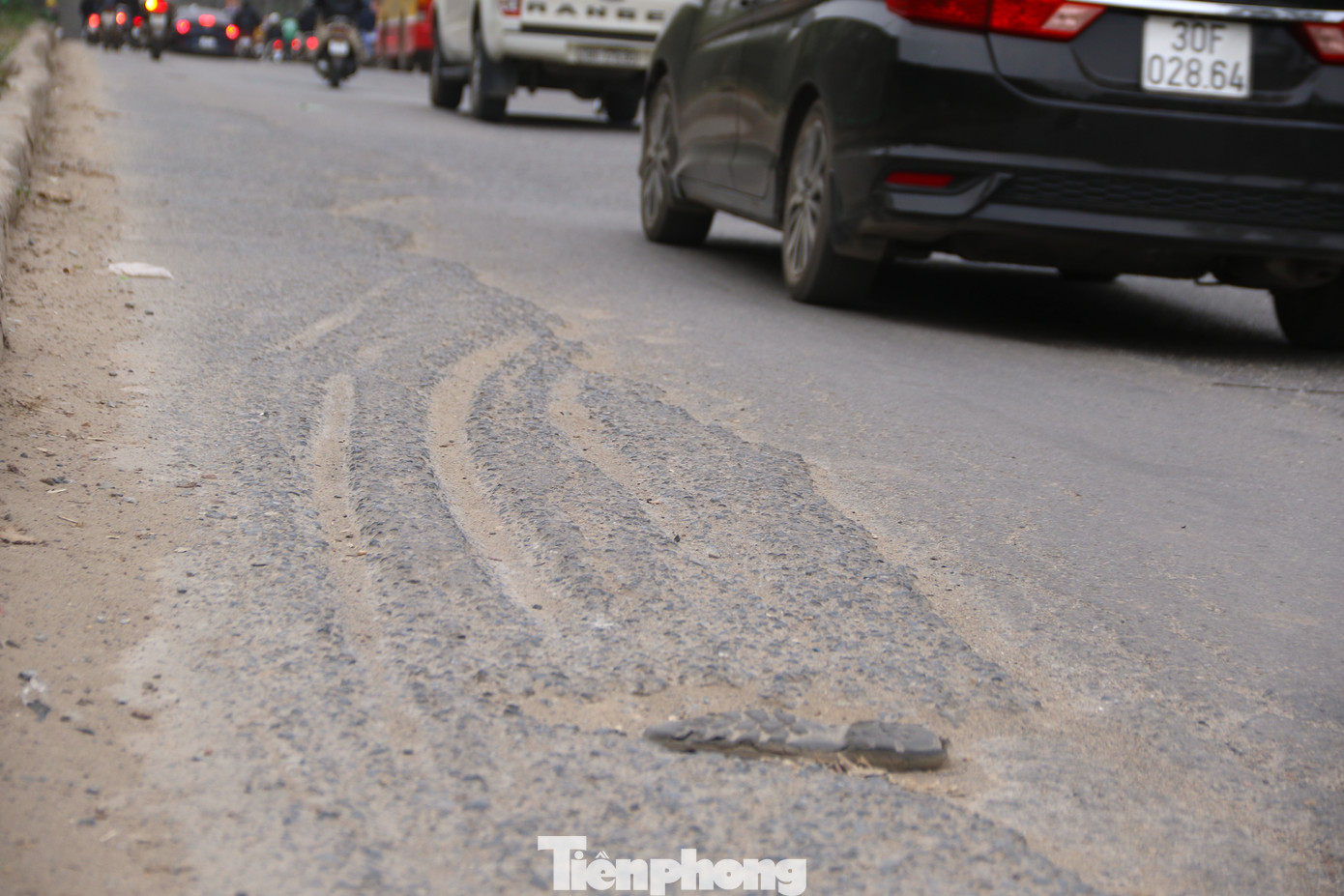 'Con đường bụi' cửa ngõ Hà Nội: Xe cộ chen chúc, dân kêu trời- Ảnh 12.