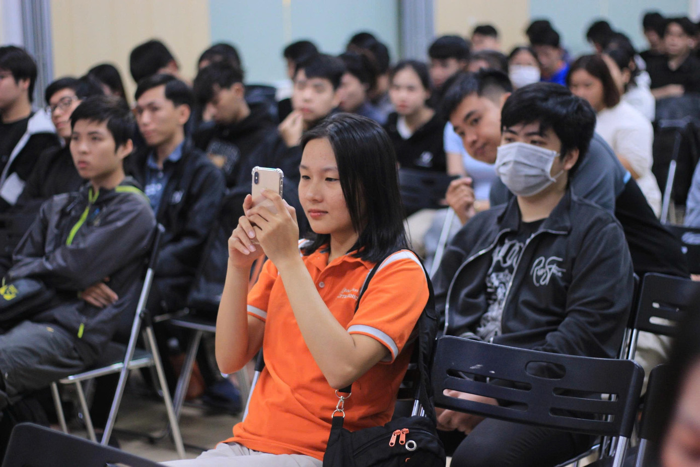 Công an vào trường cảnh báo chiêu thức lừa mới, chỉ sinh viên cách tự bảo vệ- Ảnh 2.