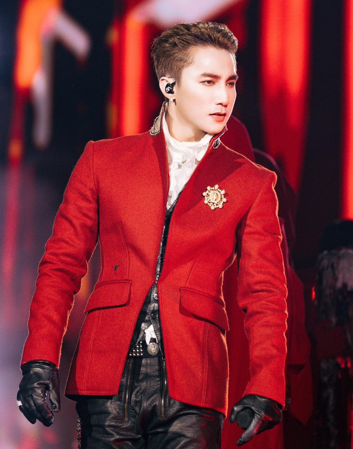 Trụ sở công ty của Sơn Tùng - MTP, Hà Anh Tuấn, Hiếu Thứ Hai: Người ở toà nhà chọc trời "trung tâm của trung tâm", người đặt tại nhà 3 tầng nép mình trong ngõ nhỏ- Ảnh 2. Trụ sở công ty của Sơn Tùng - MTP, Hà Anh Tuấn, Hiếu Thứ Hai: Người ở toà nhà chọc trời "trung tâm của trung tâm", người đặt tại nhà 3 tầng nép mình trong ngõ nhỏ- Ảnh 2.