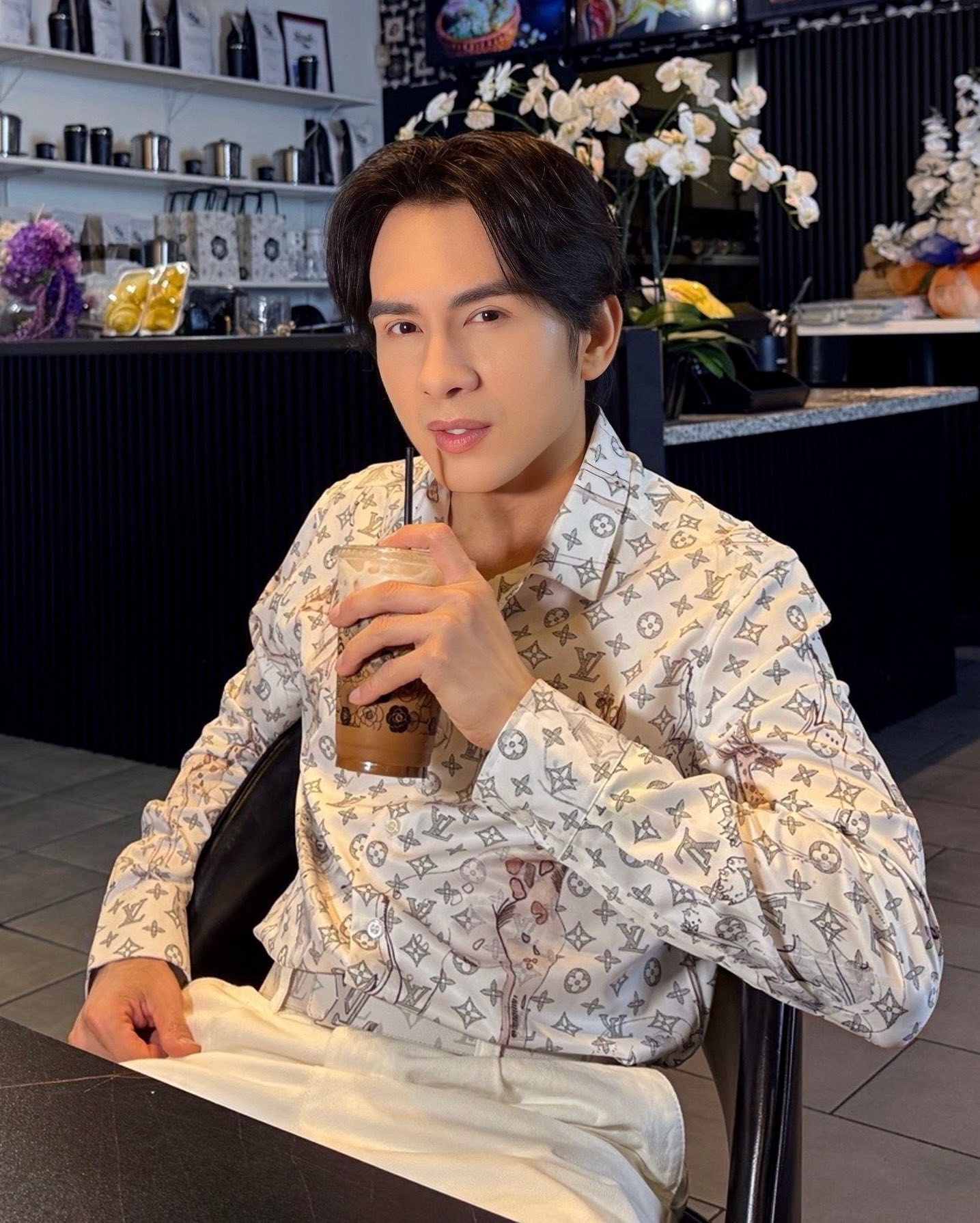 Quán cà phê của ca sĩ Đan Trường sao lạ thế!- Ảnh 1.