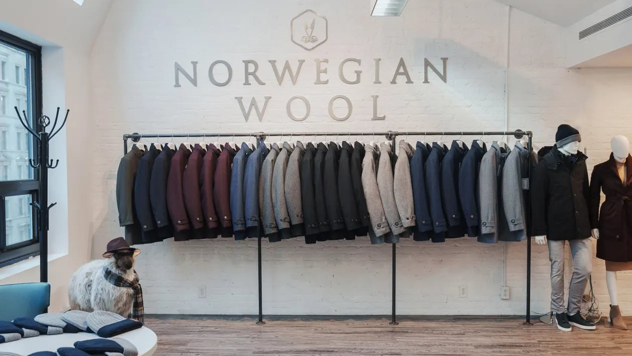 U40 bỏ việc, khởi nghiệp đi bán áo với số vốn 50.000 USD, người đàn ông đạt được thành công ngoài mong đợi- Ảnh 1.