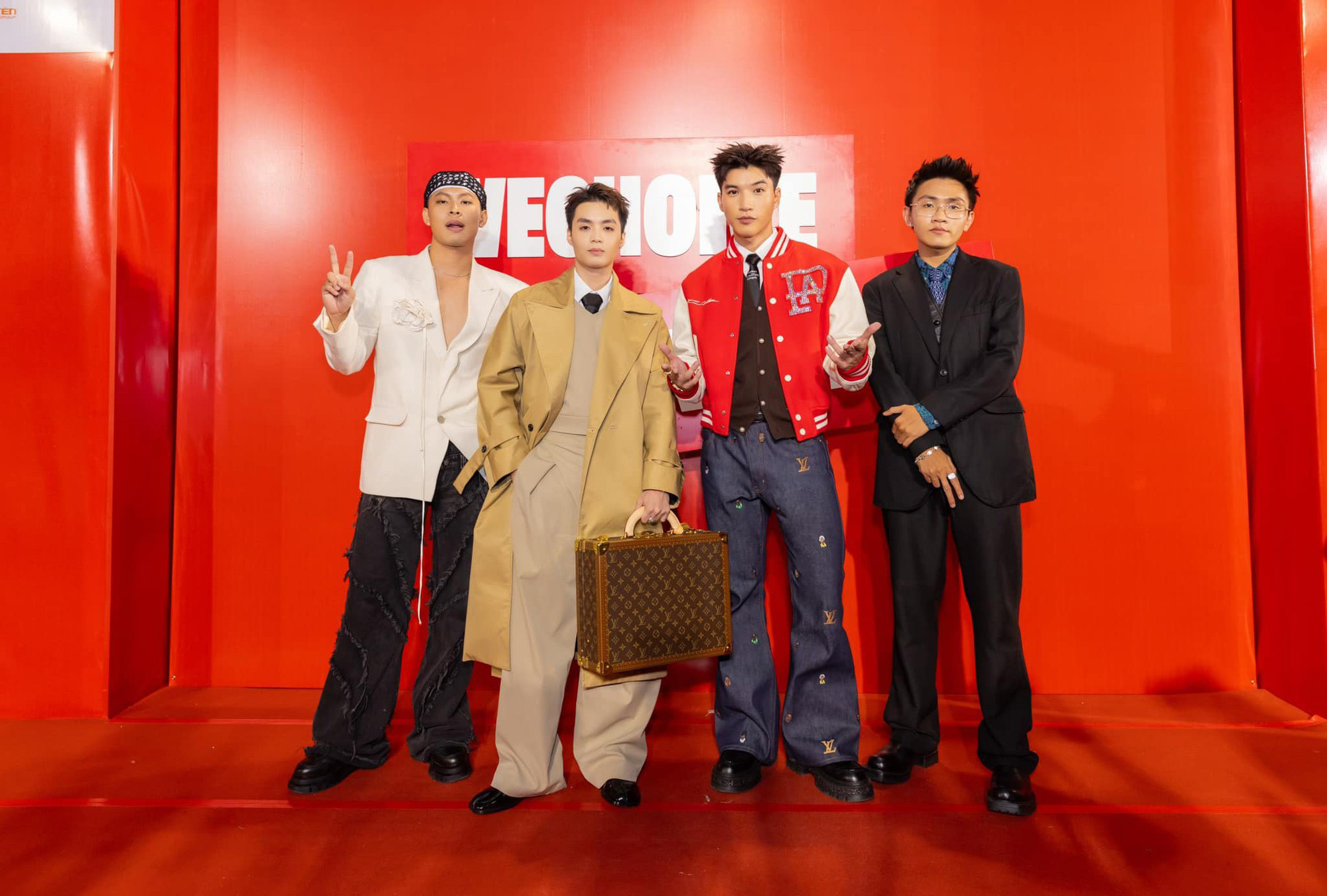 Trụ sở công ty của Sơn Tùng - MTP, Hà Anh Tuấn, Hiếu Thứ Hai: Người ở toà nhà chọc trời "trung tâm của trung tâm", người đặt tại nhà 3 tầng nép mình trong ngõ nhỏ- Ảnh 15. Trụ sở công ty của Sơn Tùng - MTP, Hà Anh Tuấn, Hiếu Thứ Hai: Người ở toà nhà chọc trời "trung tâm của trung tâm", người đặt tại nhà 3 tầng nép mình trong ngõ nhỏ- Ảnh 15.