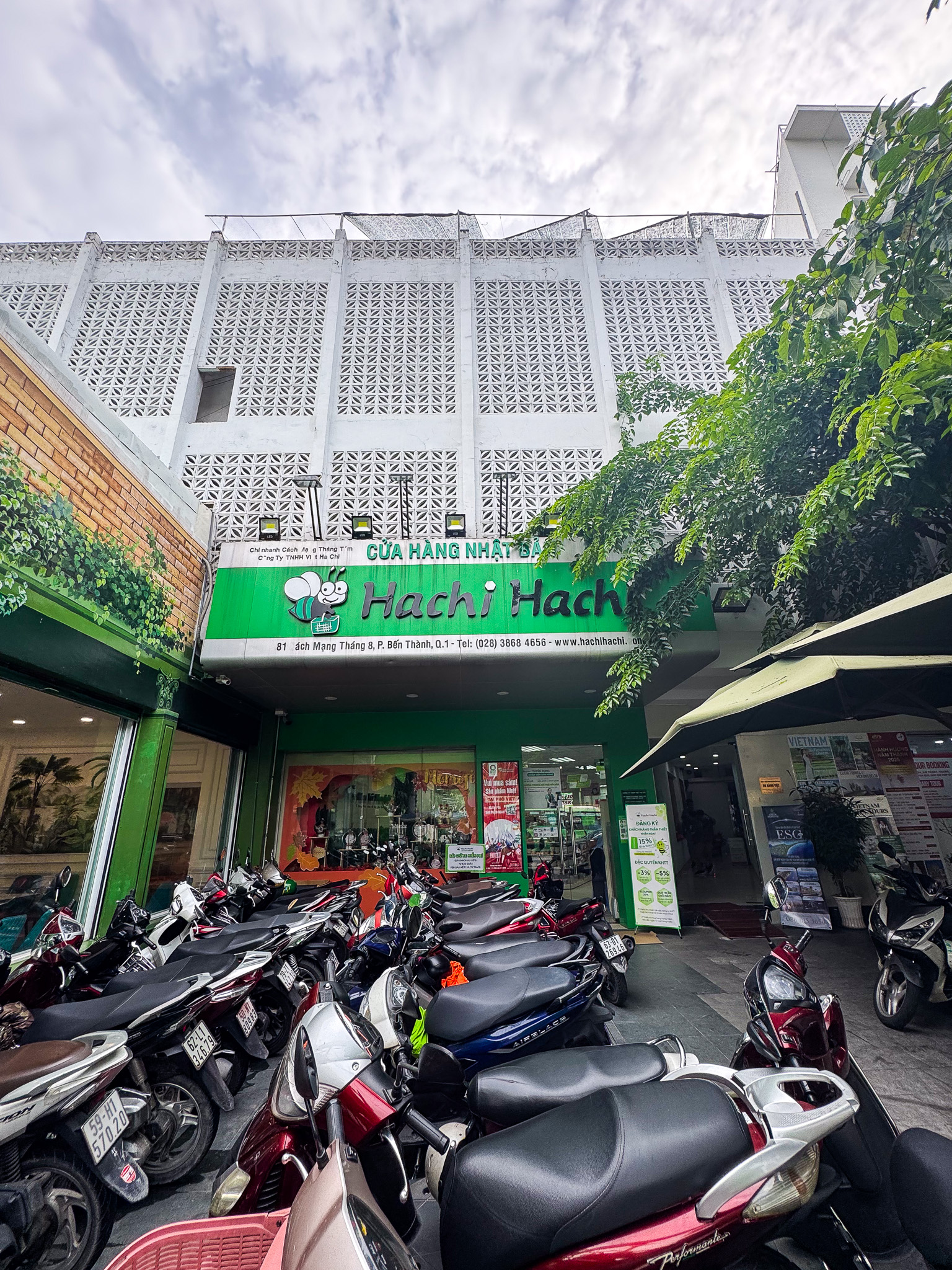 Trụ sở công ty của Sơn Tùng - MTP, Hà Anh Tuấn, Hiếu Thứ Hai: Người ở toà nhà chọc trời "trung tâm của trung tâm", người đặt tại nhà 3 tầng nép mình trong ngõ nhỏ- Ảnh 17. Trụ sở công ty của Sơn Tùng - MTP, Hà Anh Tuấn, Hiếu Thứ Hai: Người ở toà nhà chọc trời "trung tâm của trung tâm", người đặt tại nhà 3 tầng nép mình trong ngõ nhỏ- Ảnh 17.