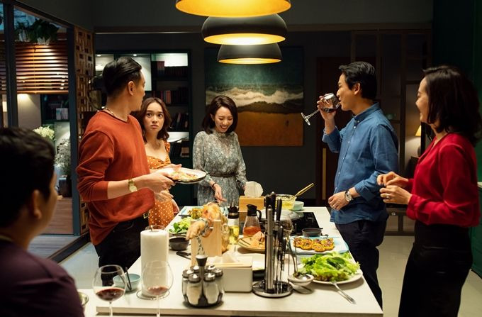 Đi họp lớp thấy bạn cũ giàu nứt vách, vợ chê chồng nghèo đòi ly hôn: Bố nói 1 câu chạm đúng "điểm mù" của con gái- Ảnh 1.