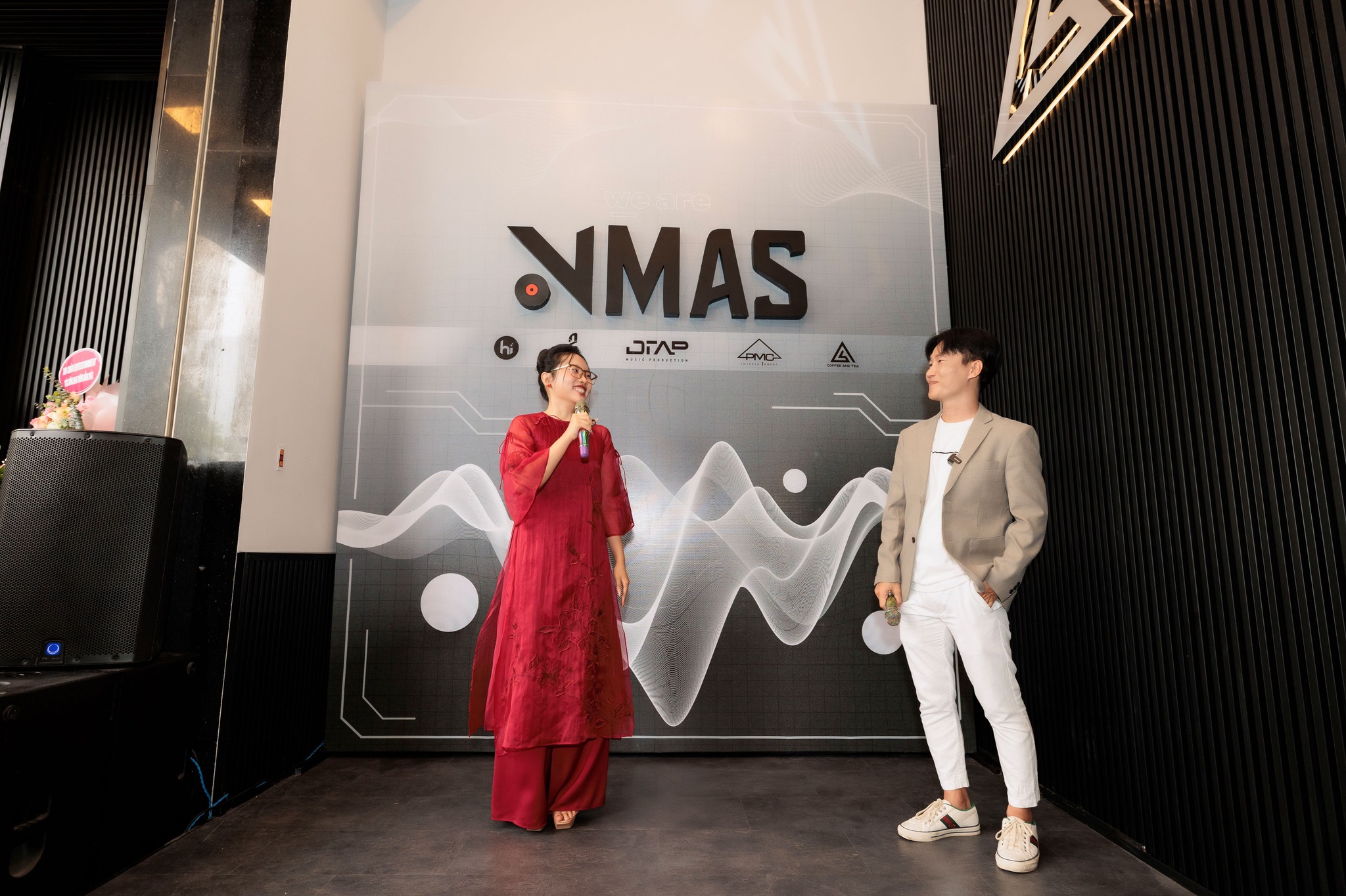 Trụ sở công ty của Sơn Tùng - MTP, Hà Anh Tuấn, Hiếu Thứ Hai: Người ở toà nhà chọc trời "trung tâm của trung tâm", người đặt tại nhà 3 tầng nép mình trong ngõ nhỏ- Ảnh 21. Trụ sở công ty của Sơn Tùng - MTP, Hà Anh Tuấn, Hiếu Thứ Hai: Người ở toà nhà chọc trời "trung tâm của trung tâm", người đặt tại nhà 3 tầng nép mình trong ngõ nhỏ- Ảnh 21.