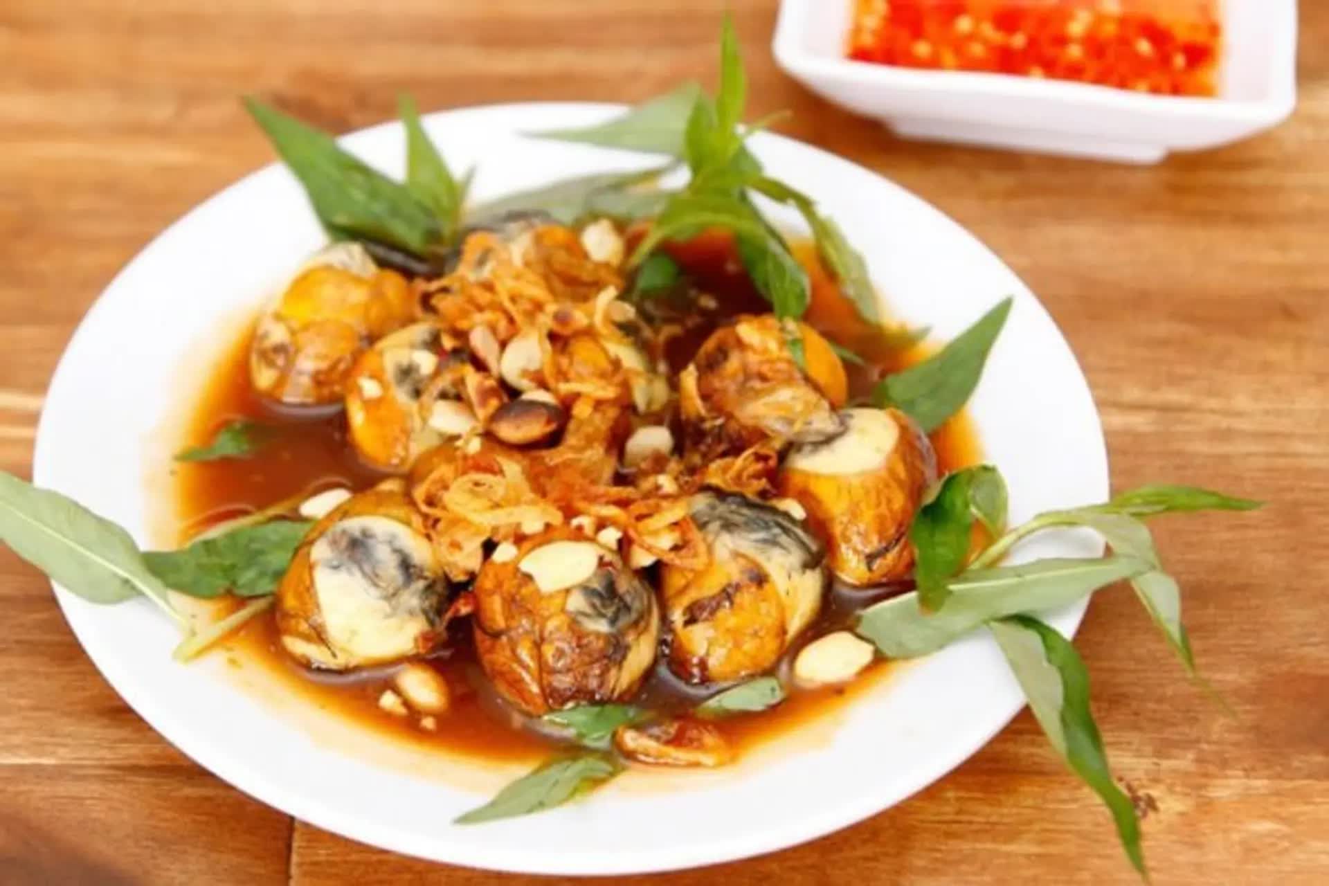 Khách Tây thử món nhiều người Việt cũng chưa chắc dám ăn, nhận xét: Khách Tây thử món nhiều người Việt cũng chưa chắc dám ăn, nhận xét: