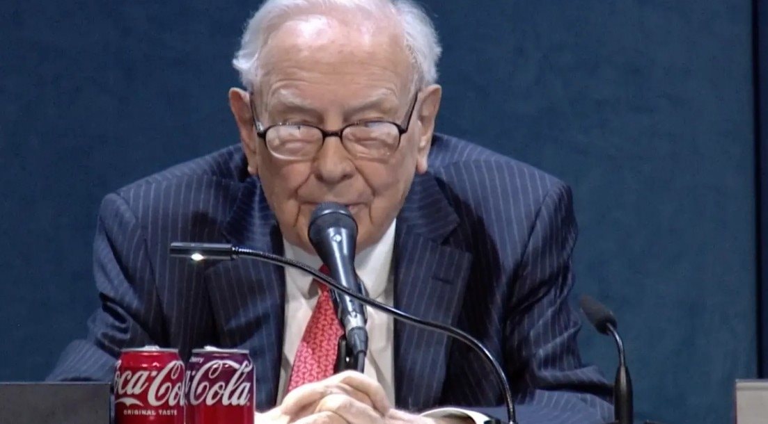 Warren Buffett bán ròng cổ phiếu liên tục 12 quý, âm thầm tiếp tục 'xả hàng' Apple- Ảnh 1.