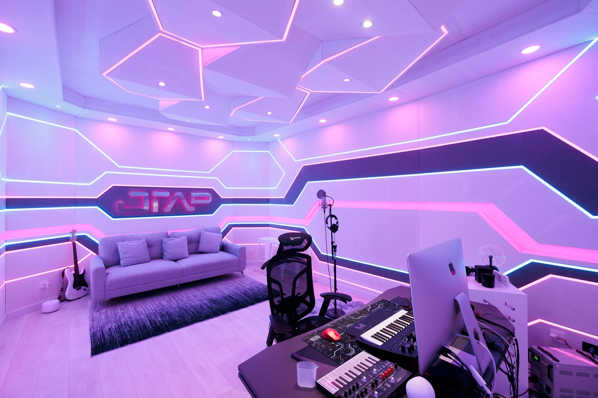 Trụ sở công ty của Sơn Tùng - MTP, Hà Anh Tuấn, Hiếu Thứ Hai: Người ở toà nhà chọc trời "trung tâm của trung tâm", người đặt tại nhà 3 tầng nép mình trong ngõ nhỏ- Ảnh 23. Trụ sở công ty của Sơn Tùng - MTP, Hà Anh Tuấn, Hiếu Thứ Hai: Người ở toà nhà chọc trời "trung tâm của trung tâm", người đặt tại nhà 3 tầng nép mình trong ngõ nhỏ- Ảnh 23.