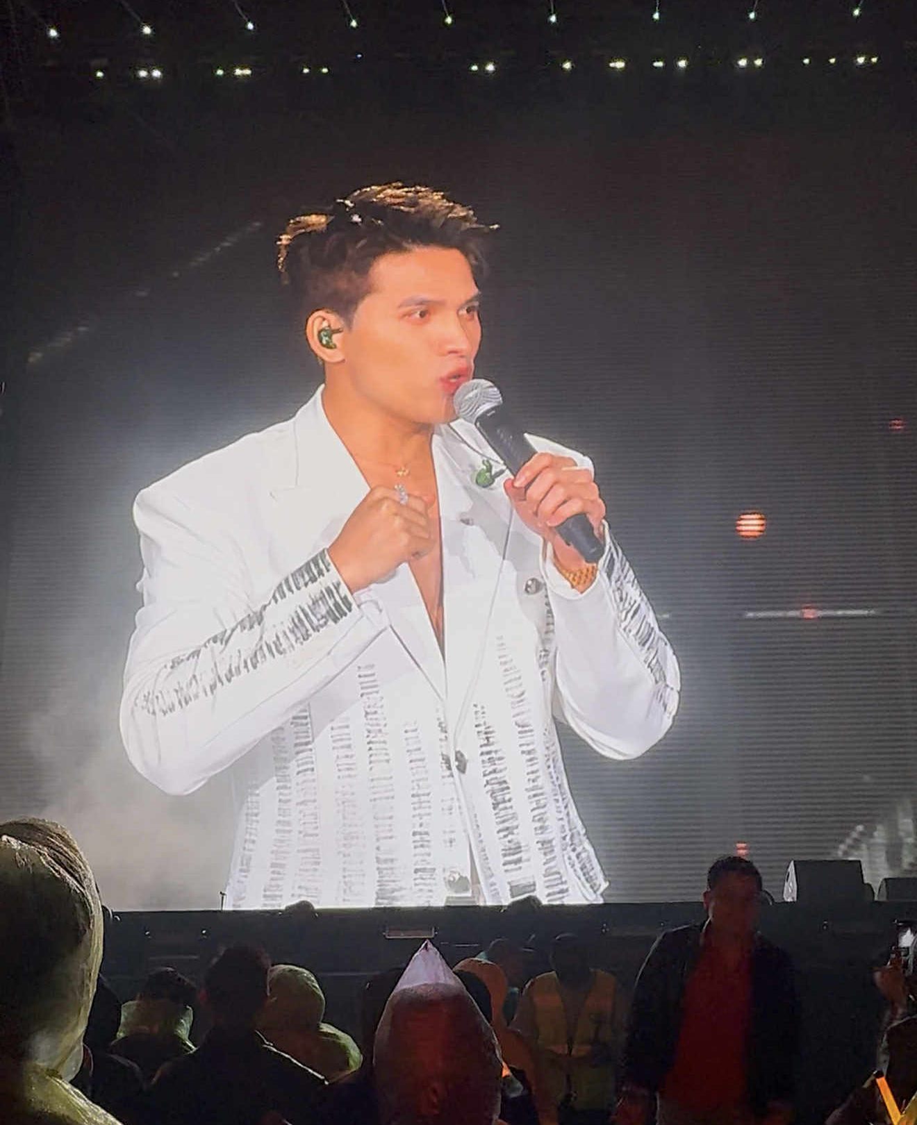 Quốc Thiên viết thư cho Đan Trường từ lớp 7: Anh Trường nhận 3000 lá thư một ngày- Ảnh 1. Quốc Thiên viết thư cho Đan Trường từ lớp 7: Anh Trường nhận 3000 lá thư một ngày- Ảnh 1.