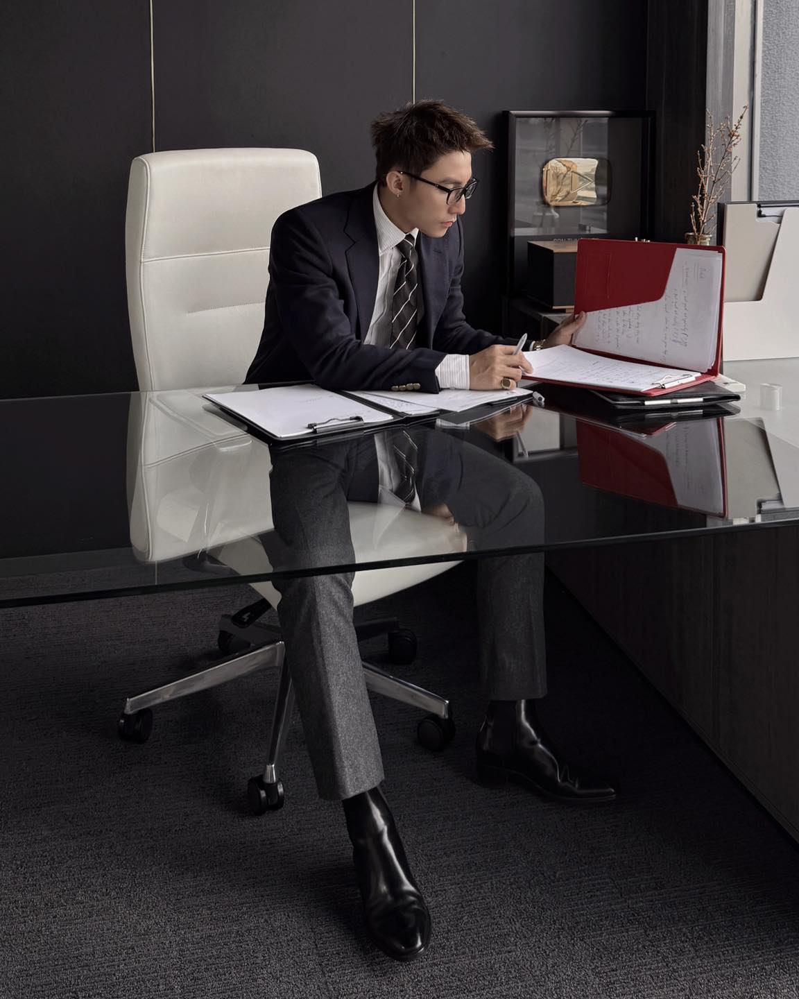 Trụ sở công ty của Sơn Tùng - MTP, Hà Anh Tuấn, Hiếu Thứ Hai: Người ở toà nhà chọc trời "trung tâm của trung tâm", người đặt tại nhà 3 tầng nép mình trong ngõ nhỏ- Ảnh 5. Trụ sở công ty của Sơn Tùng - MTP, Hà Anh Tuấn, Hiếu Thứ Hai: Người ở toà nhà chọc trời "trung tâm của trung tâm", người đặt tại nhà 3 tầng nép mình trong ngõ nhỏ- Ảnh 5.