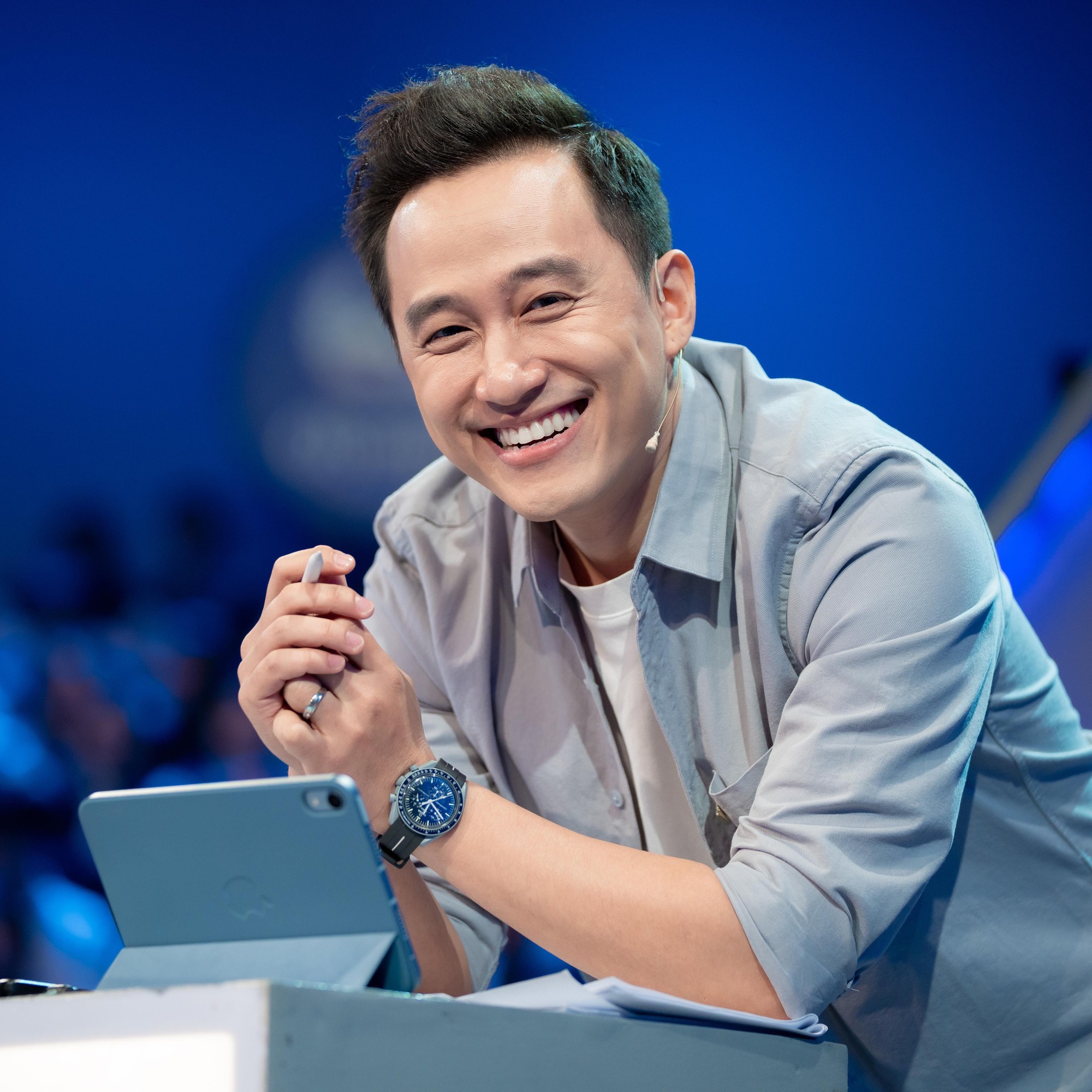 MC Ngọc Huy - MC dẫn Olympia lâu năm nhất: "Khánh Vy trưởng thành còn nhanh hơn cả... phần thi Tăng tốc"- Ảnh 1. MC Ngọc Huy - MC dẫn Olympia lâu năm nhất: "Khánh Vy trưởng thành còn nhanh hơn cả... phần thi Tăng tốc"- Ảnh 1.